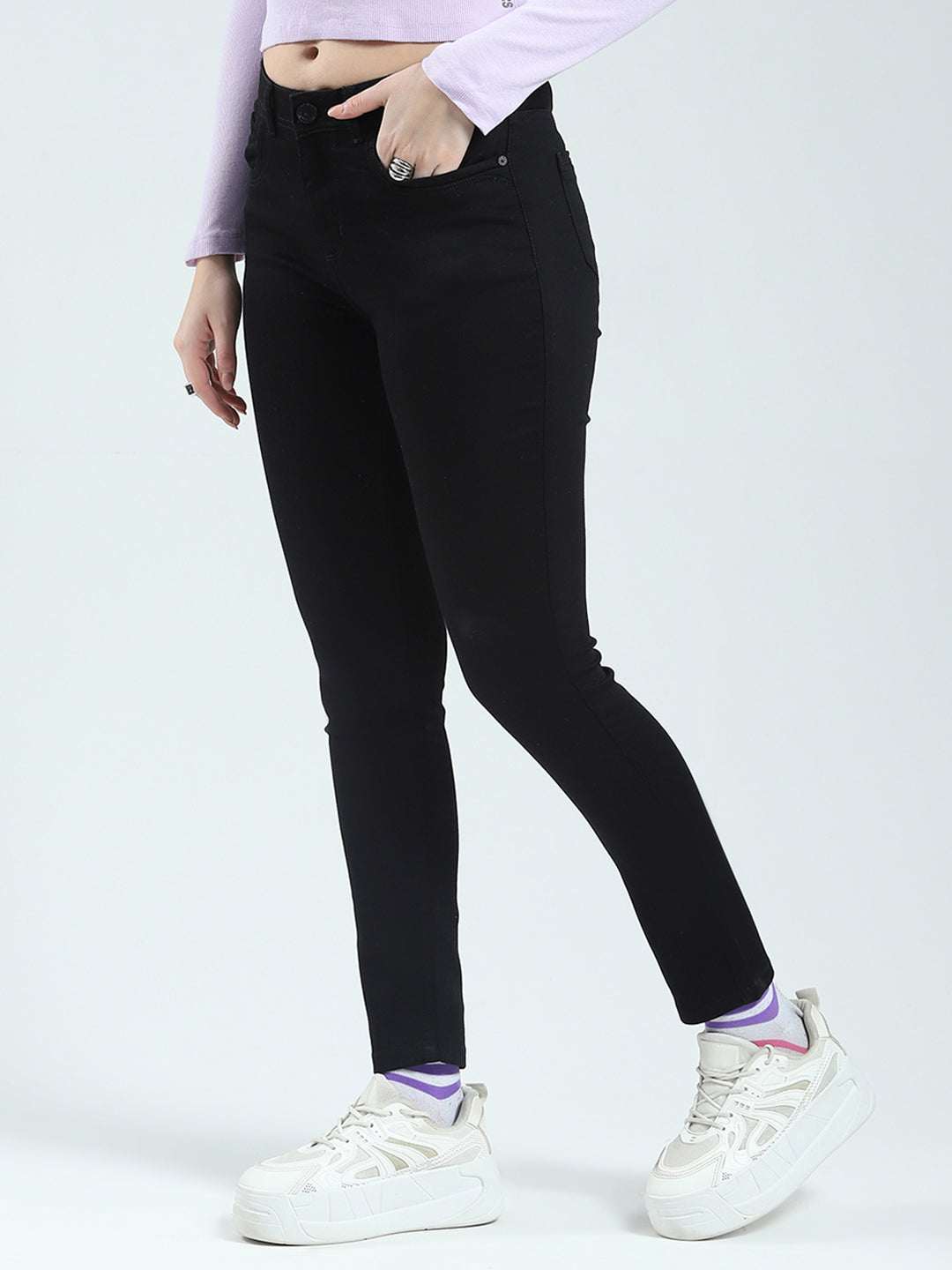 Women Black Solid Slim Fit Denim