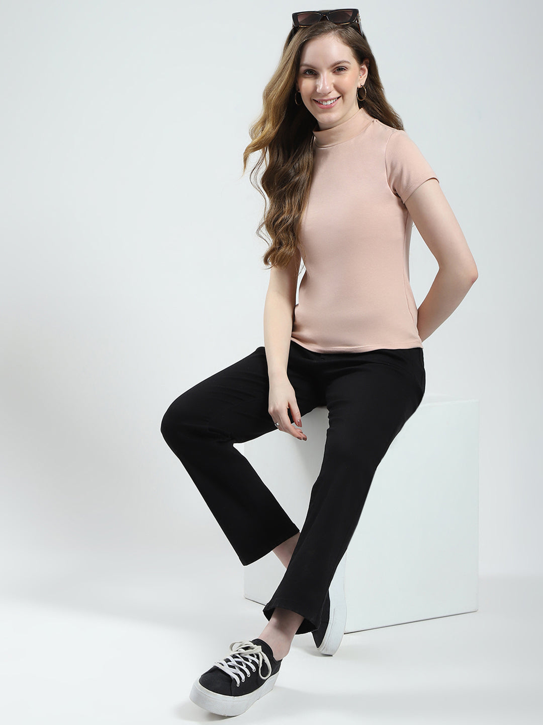 Women Black Solid Straight Fit Denim