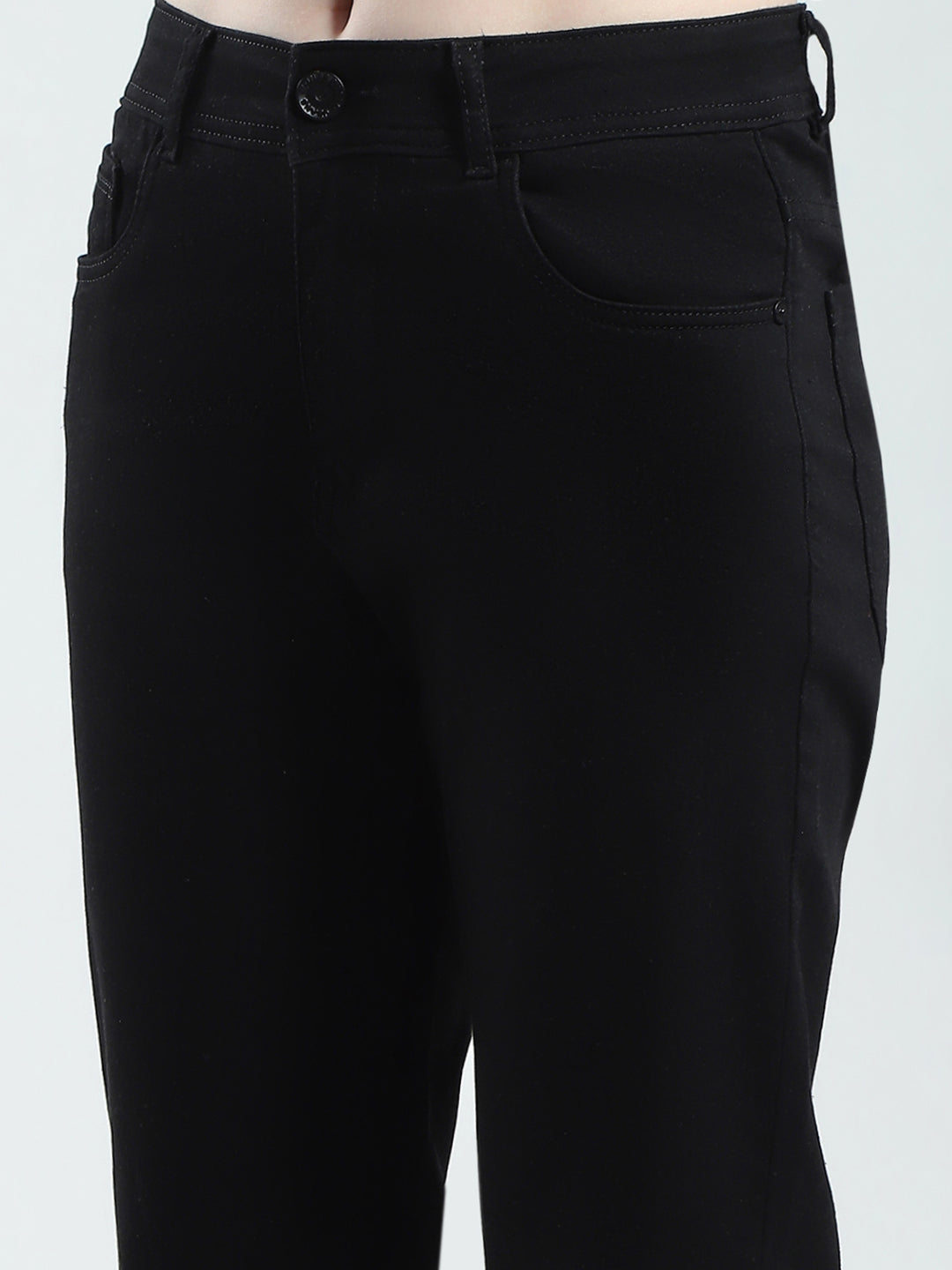 Women Black Solid Straight Fit Denim