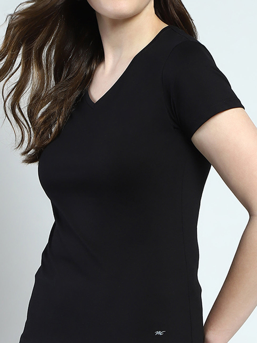 Women Black Solid V Neck Half Sleeve Top