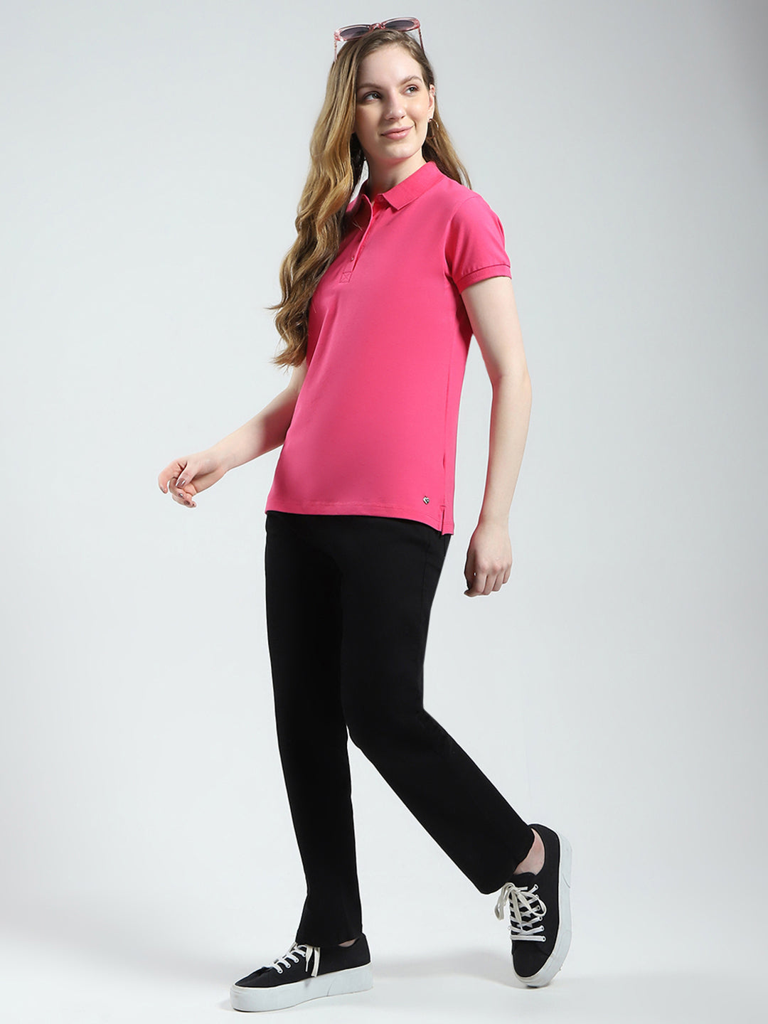 Women Magenta Solid Collar Half Sleeve T-Shirt