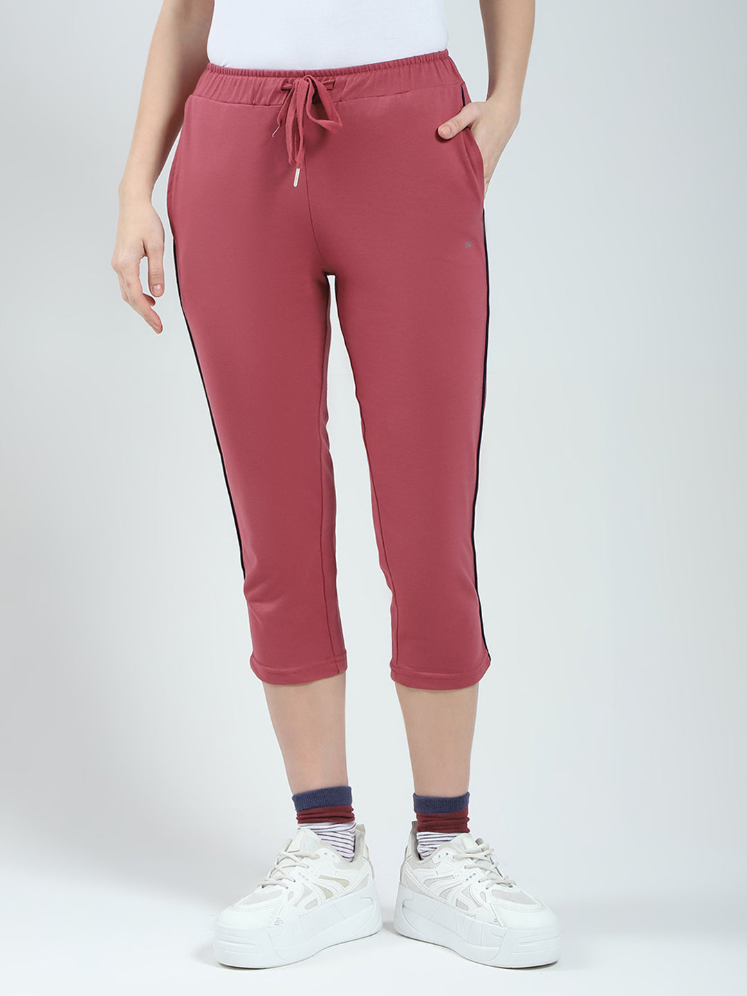 Women Pink Solid Regular Fit Capri