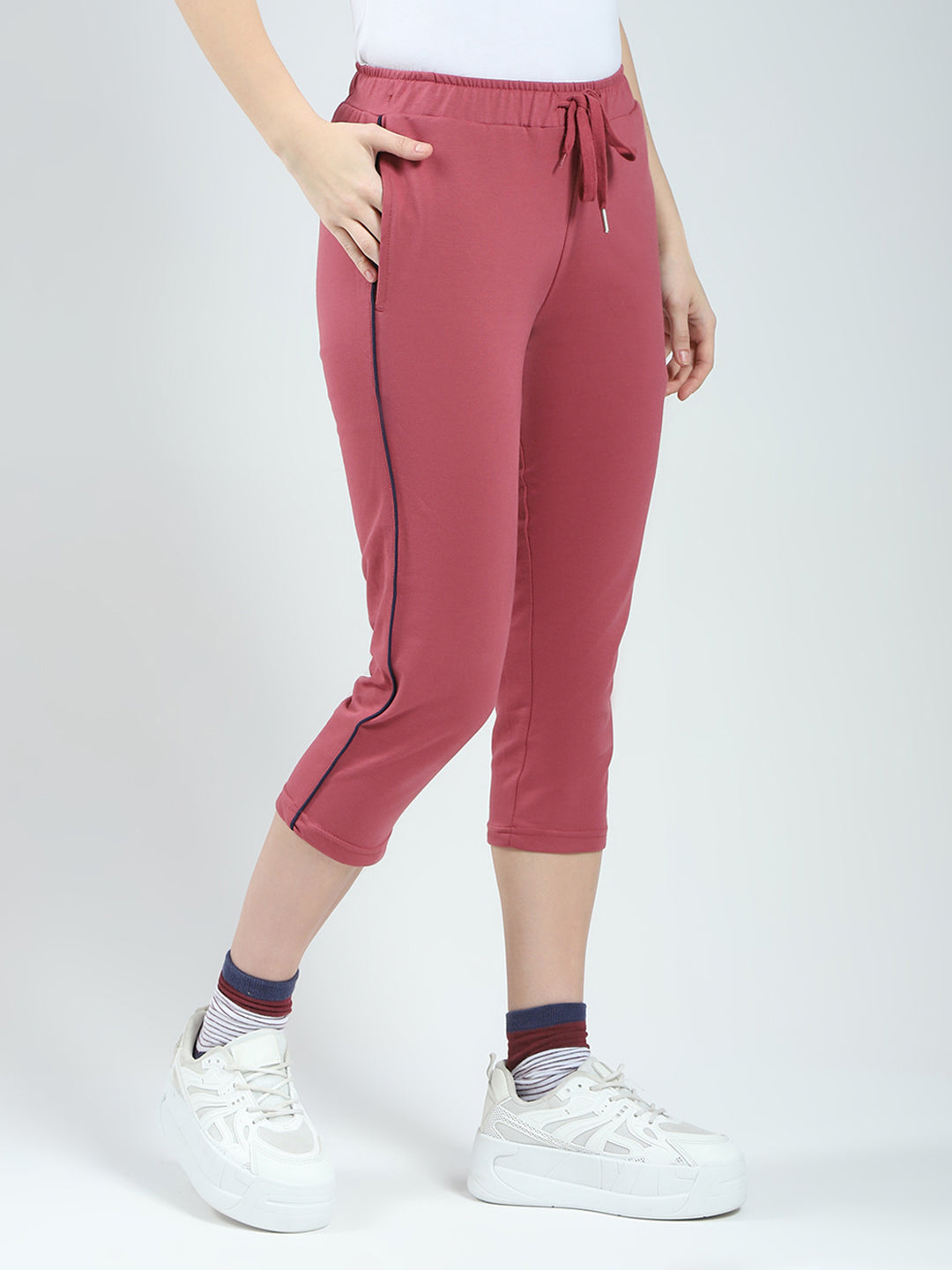 Women Pink Solid Regular Fit Capri