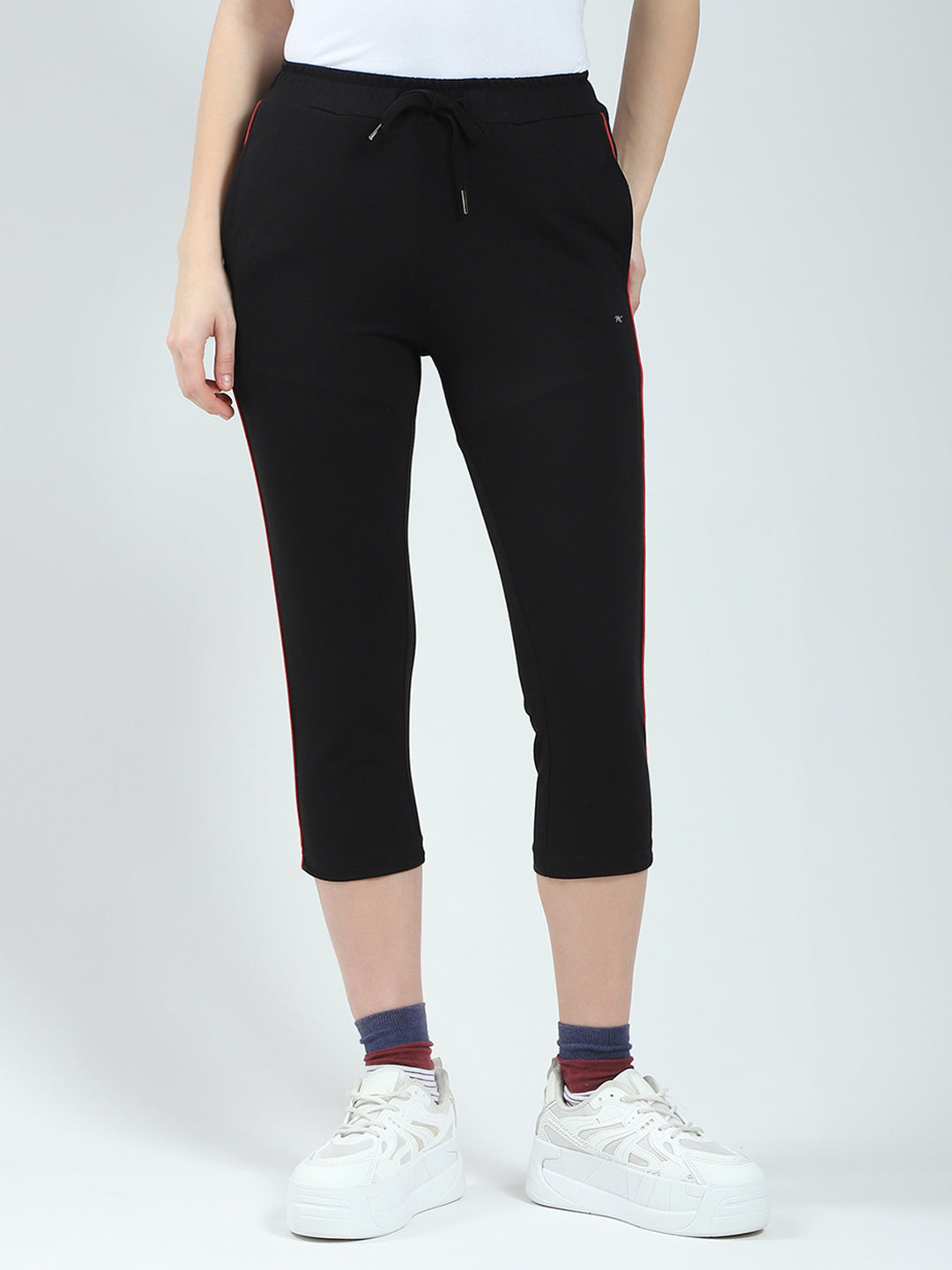 Women Black Solid Regular Fit Capri