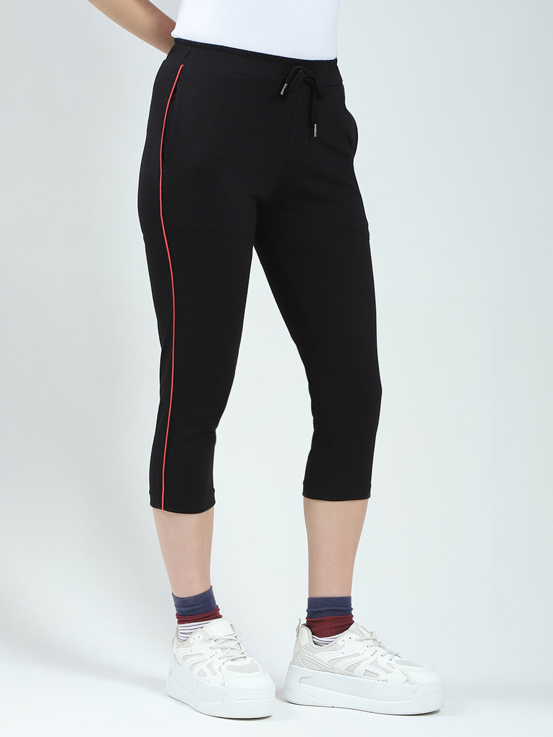 Women Black Solid Regular Fit Capri