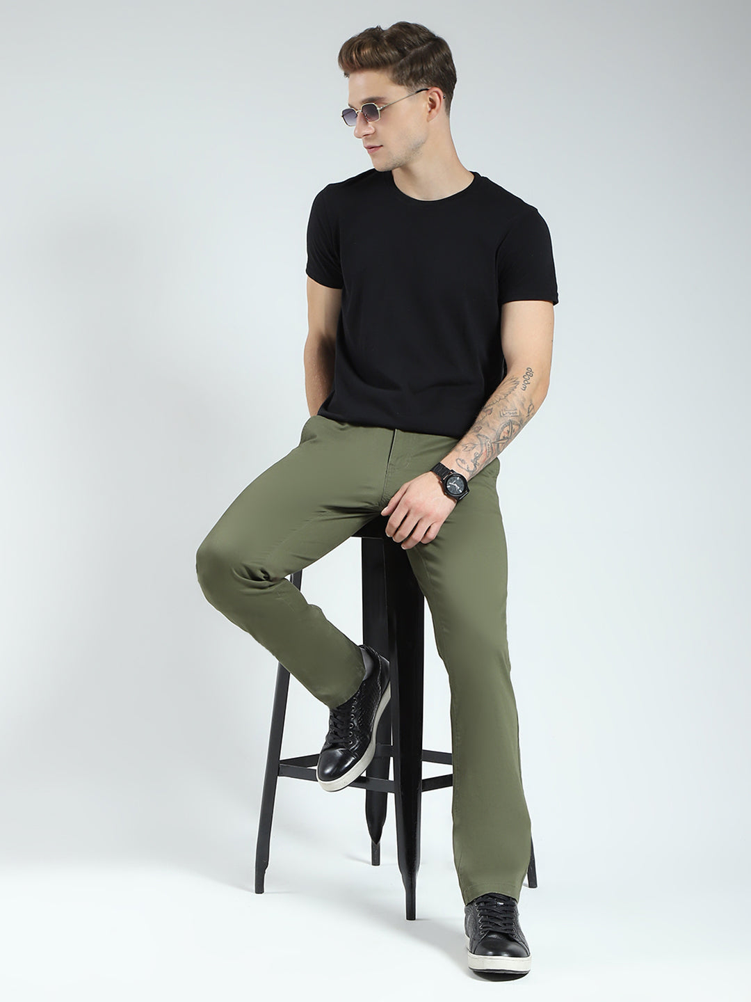 Men Olive Solid Slim Fit Trouser