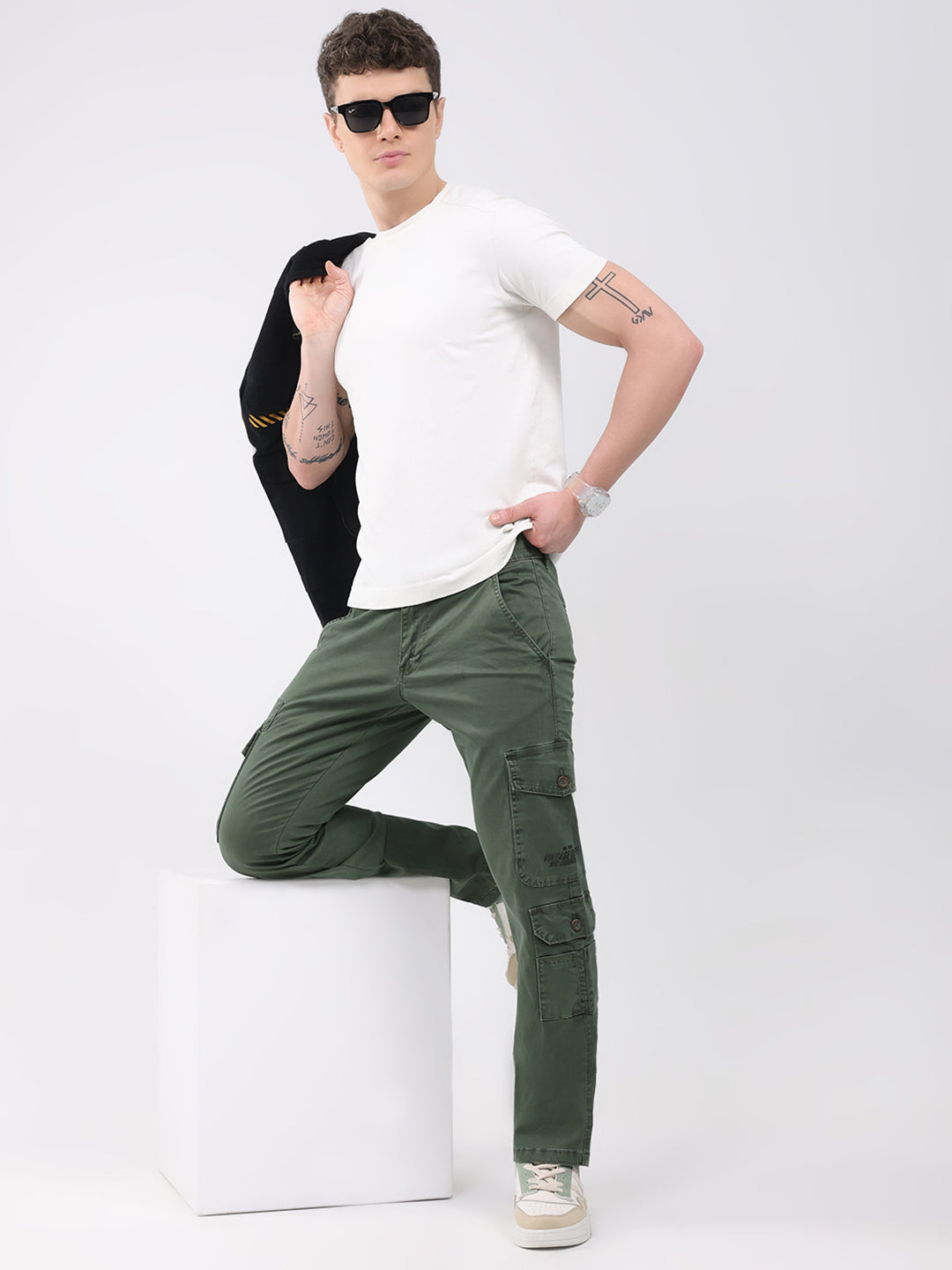 Men Olive Self Design Regular Fit Trouser