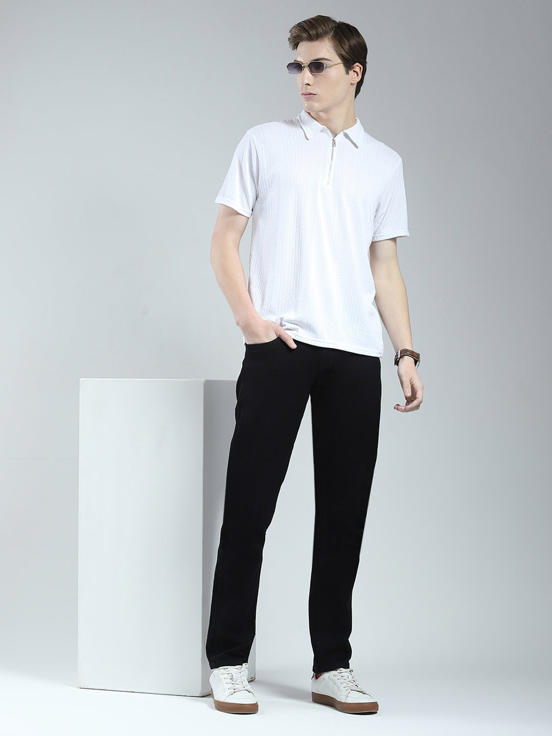 Men Black Solid Narrow Fit Denim