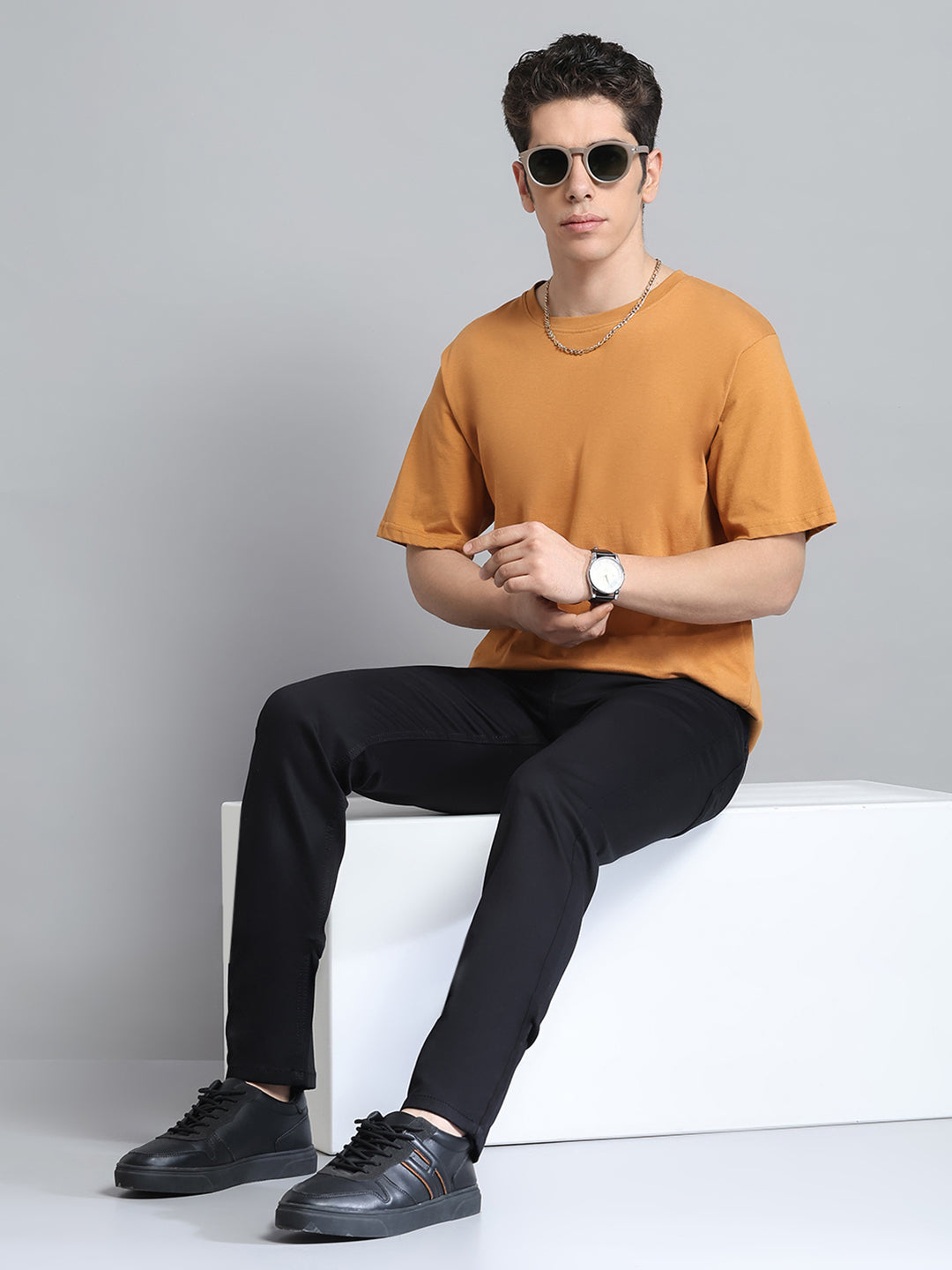 Men Black Solid Narrow Fit Denim