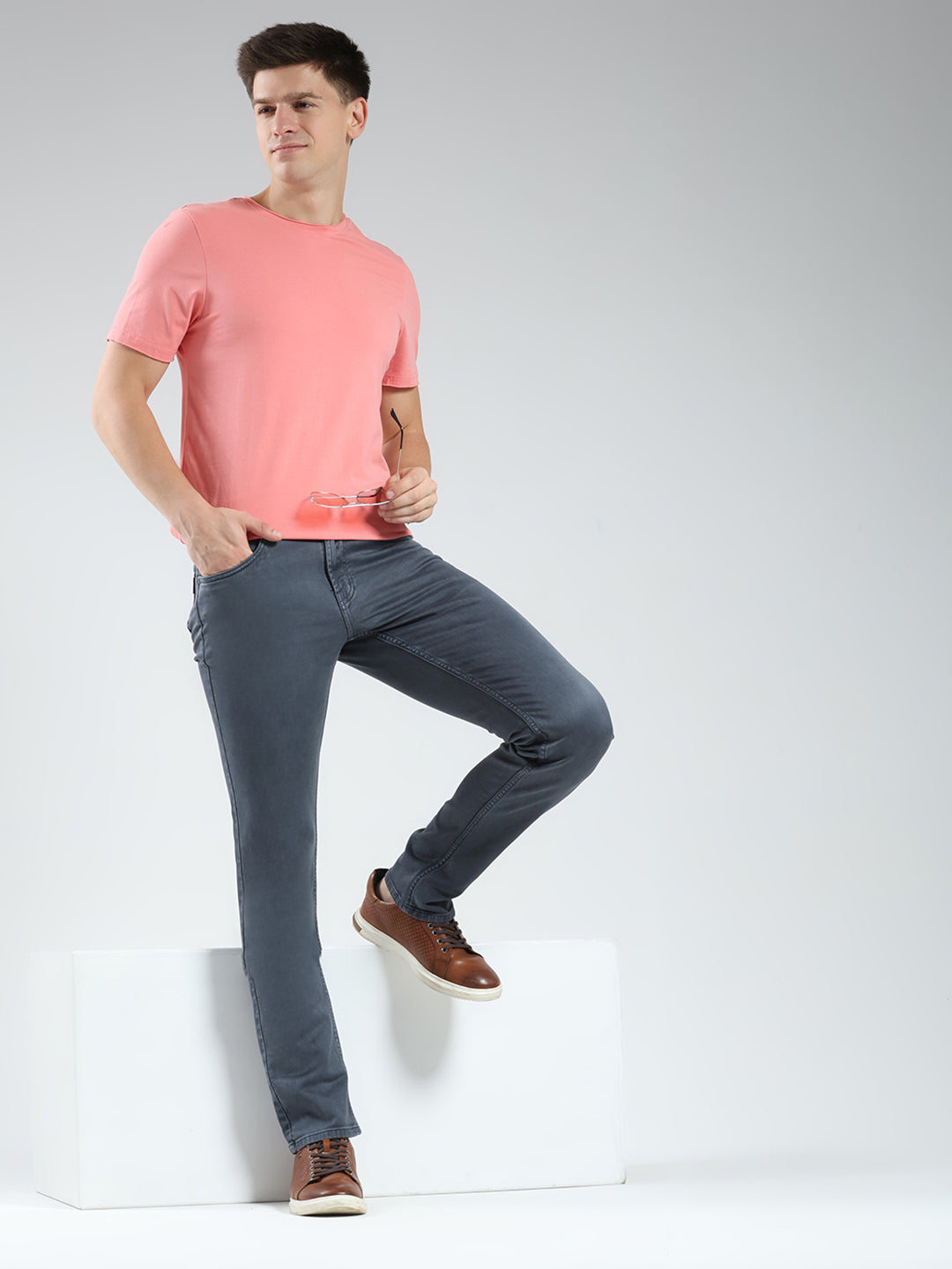 Men Grey Solid Narrow Fit Denim