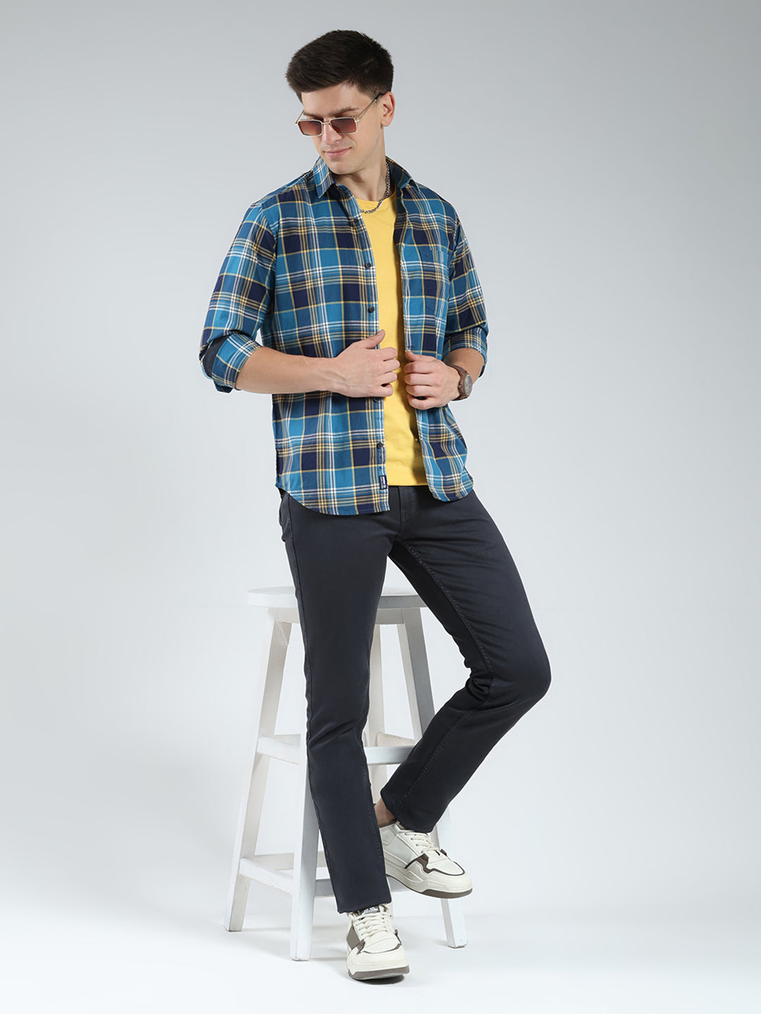 Men Black Solid Narrow Fit Denim