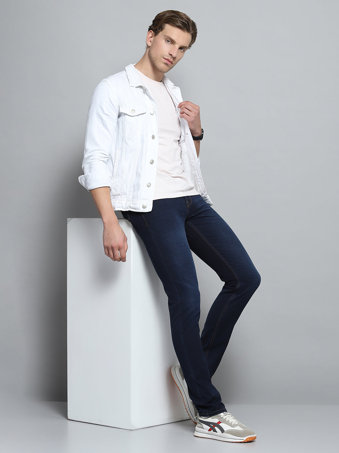 Men Blue Solid Narrow Fit Denim