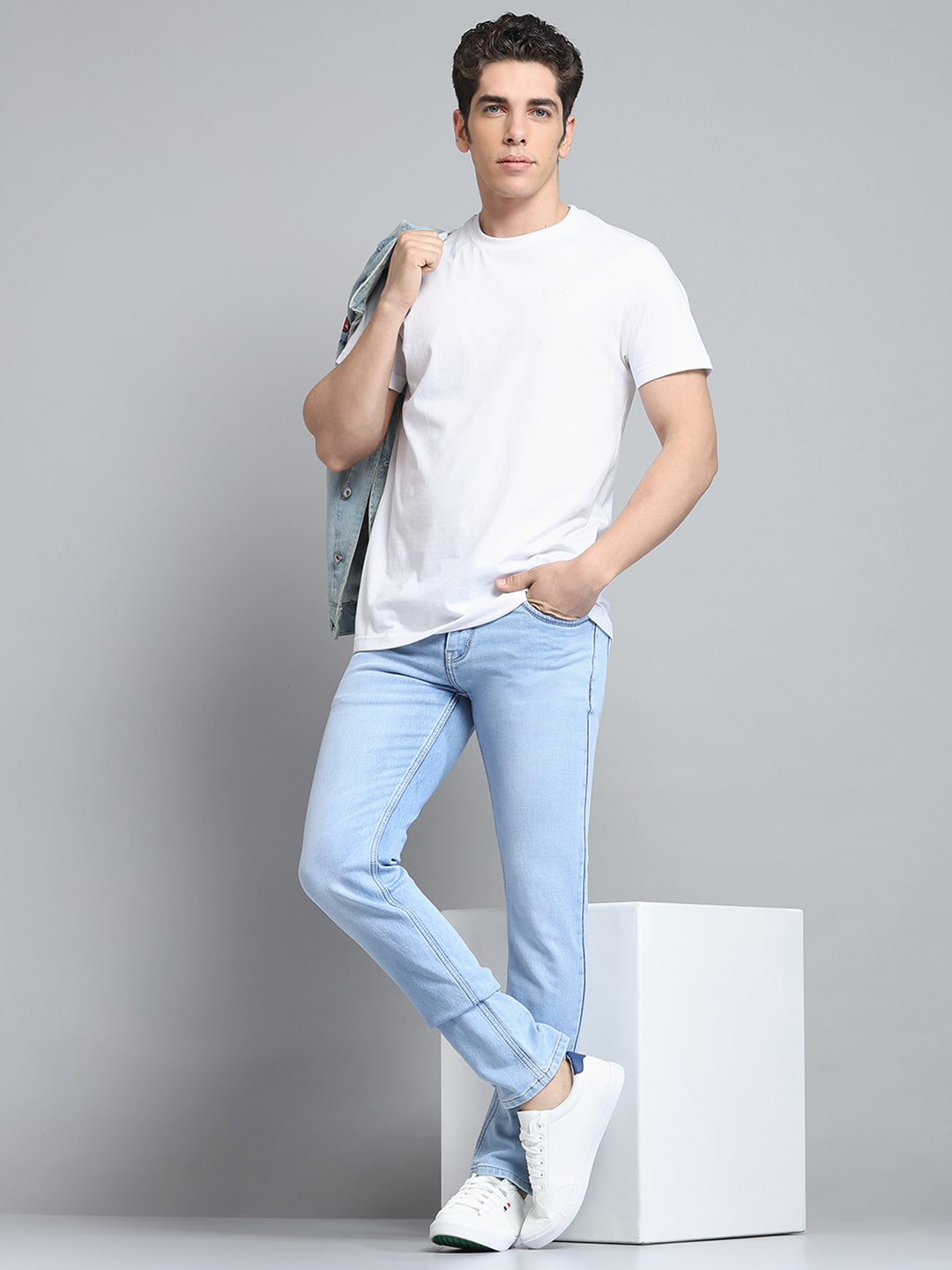 Men Blue Solid Narrow Fit Denim