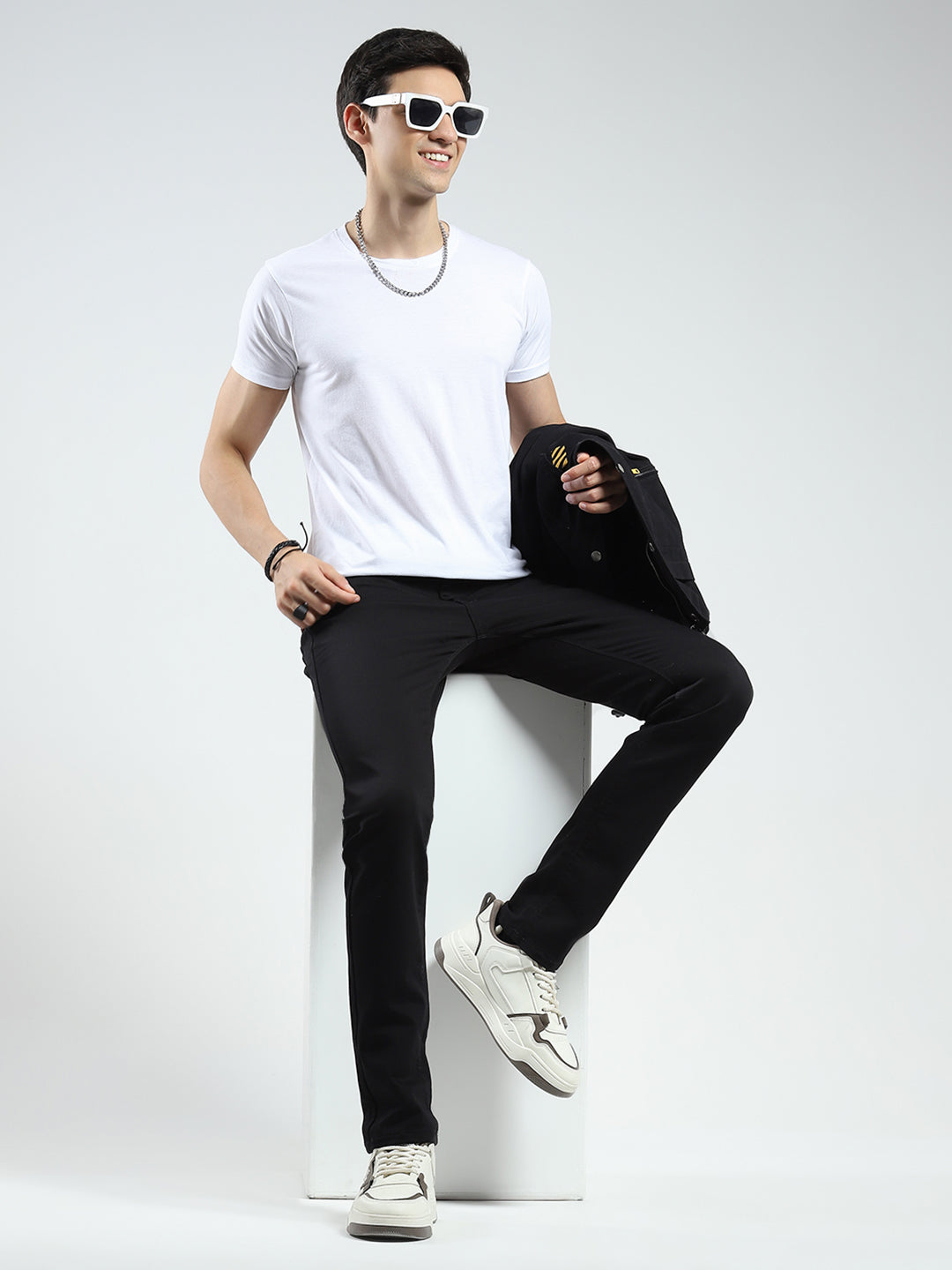 Men Black Solid Skinny Fit Denim