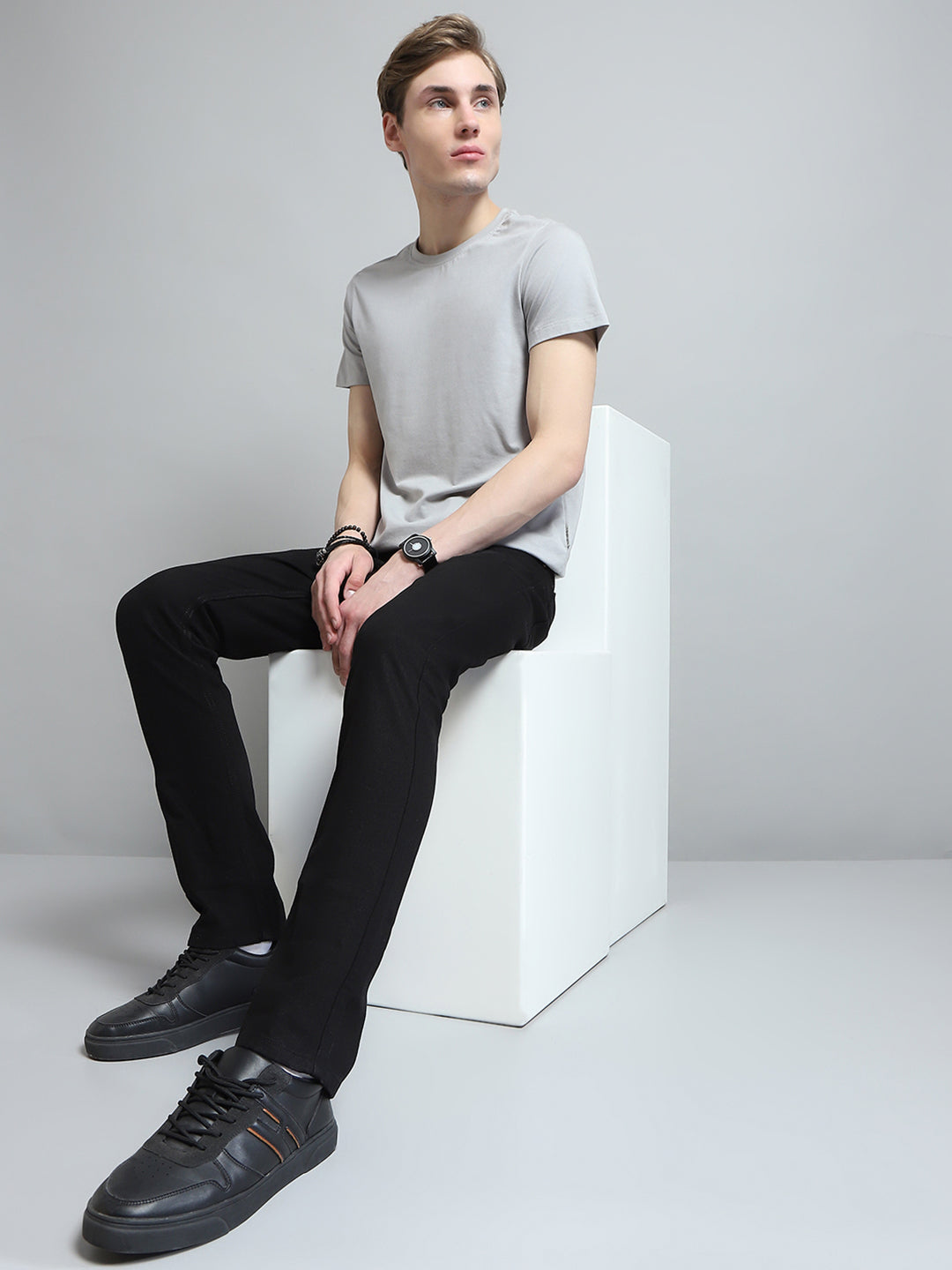 Men Black Solid Narrow Fit Denim