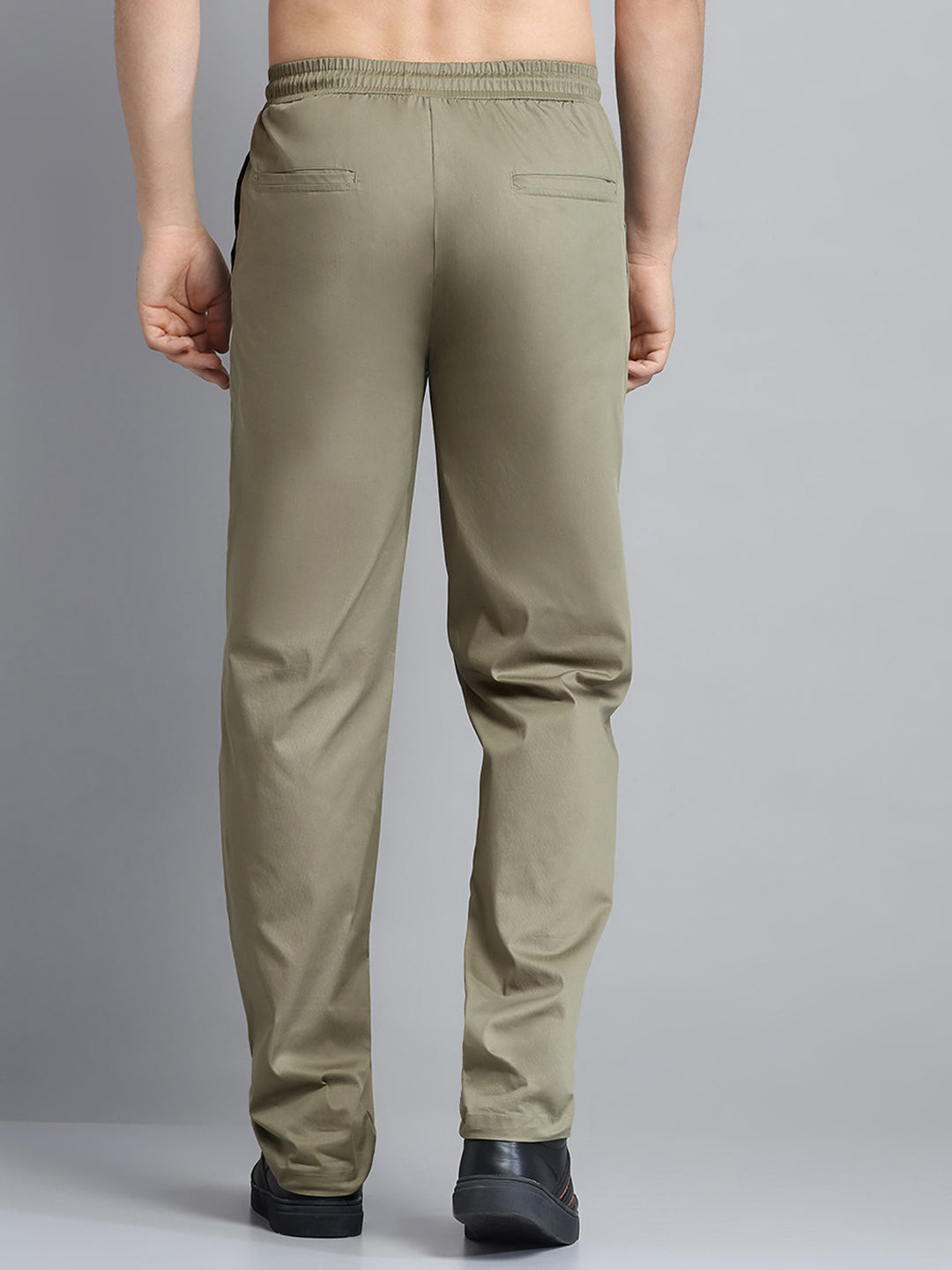 Men Olive Solid Regular Fit Lower