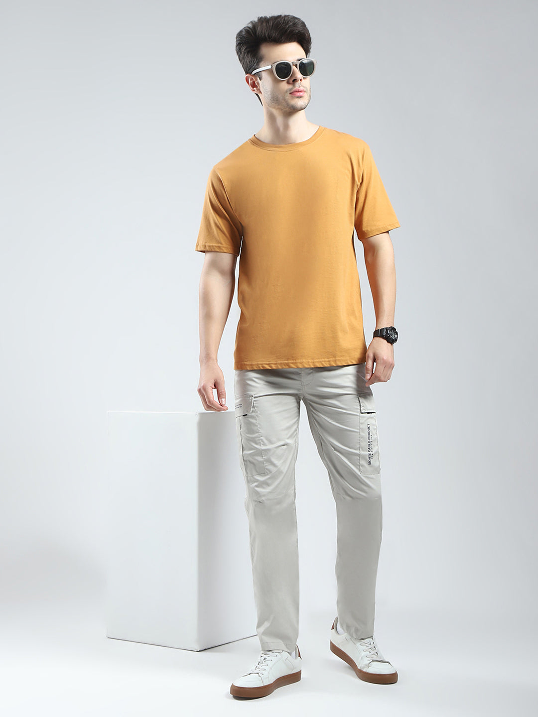 Men Beige Solid Regular Fit Cargo