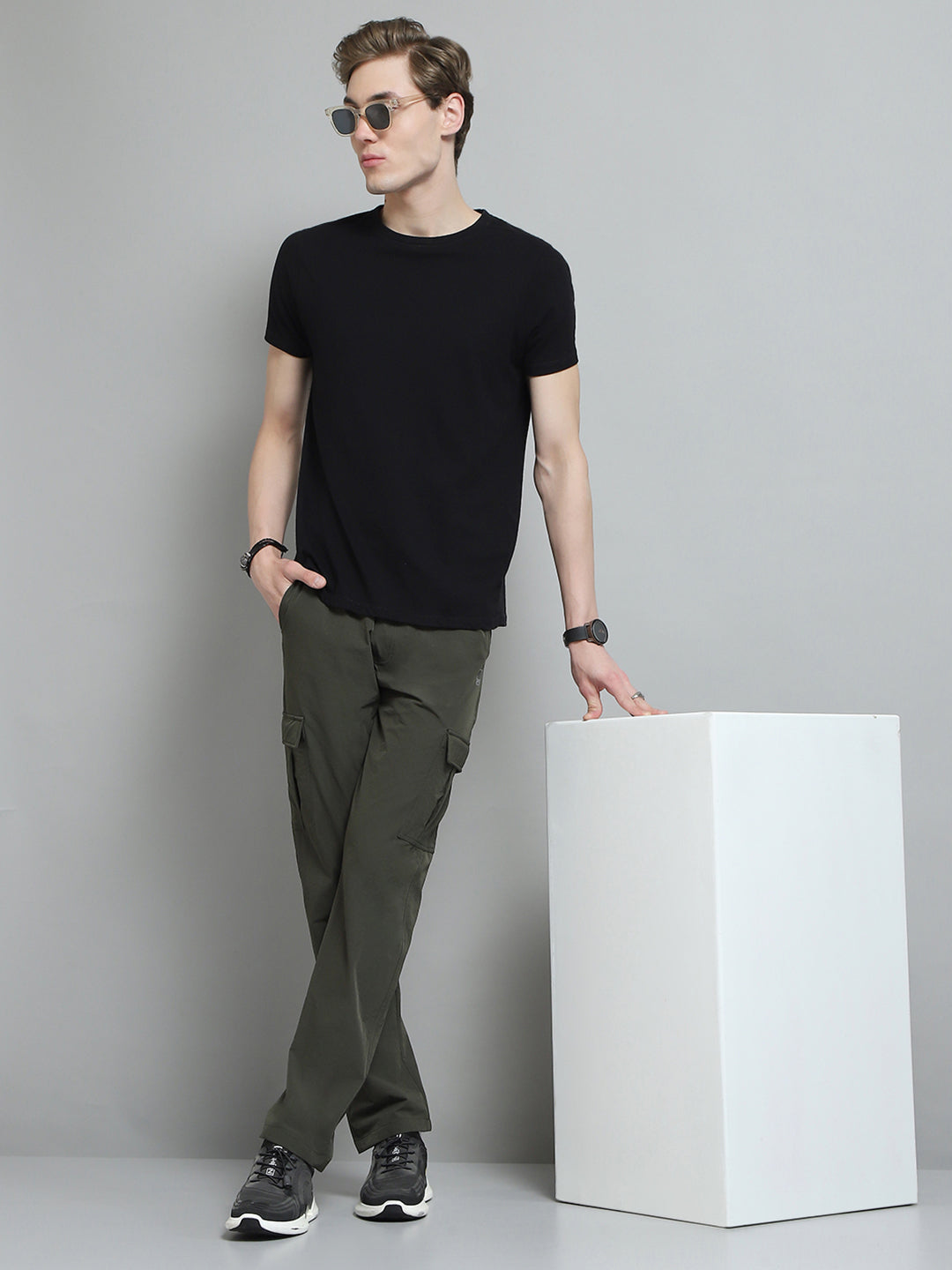 Men Olive Solid Regular Fit Lower