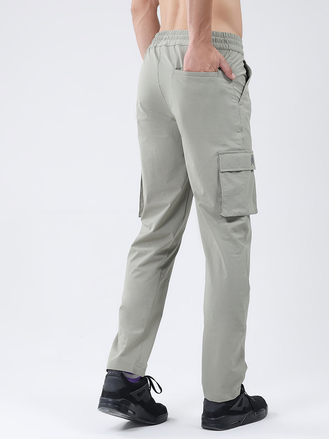 Men Beige Solid Regular Fit Winter Lower