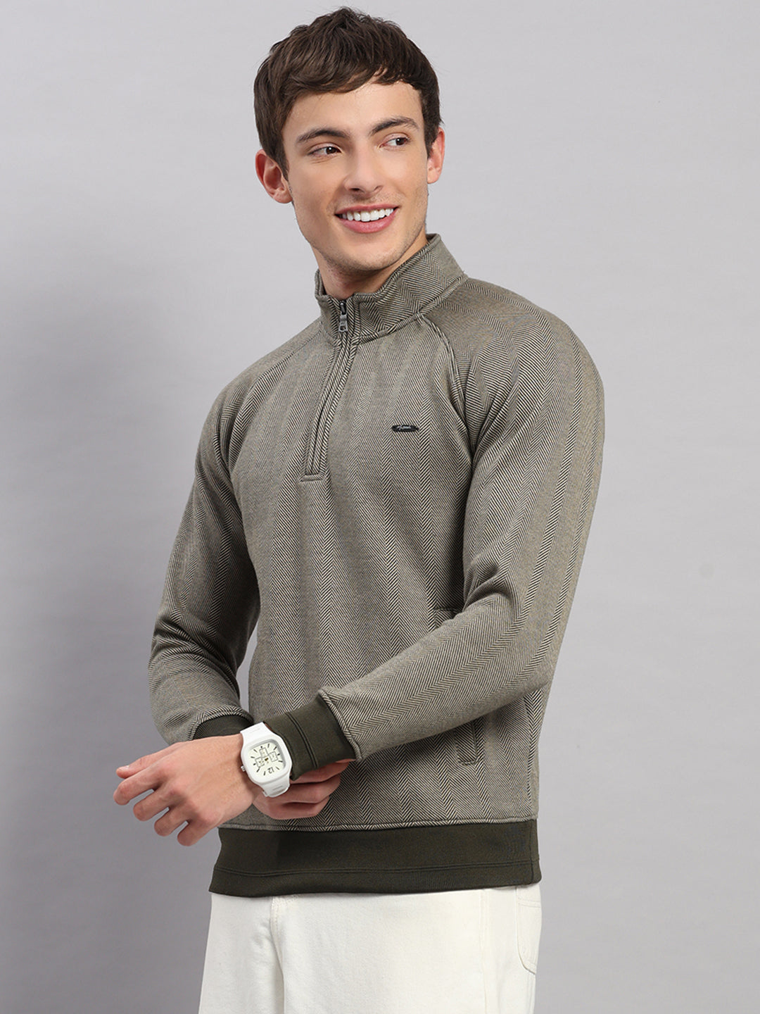 Men Olive Solid Collar Full Sleeve Sweatshirt