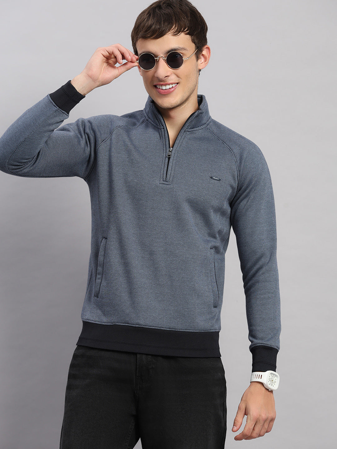 Men Blue Solid Collar Full Sleeve Sweatshirt