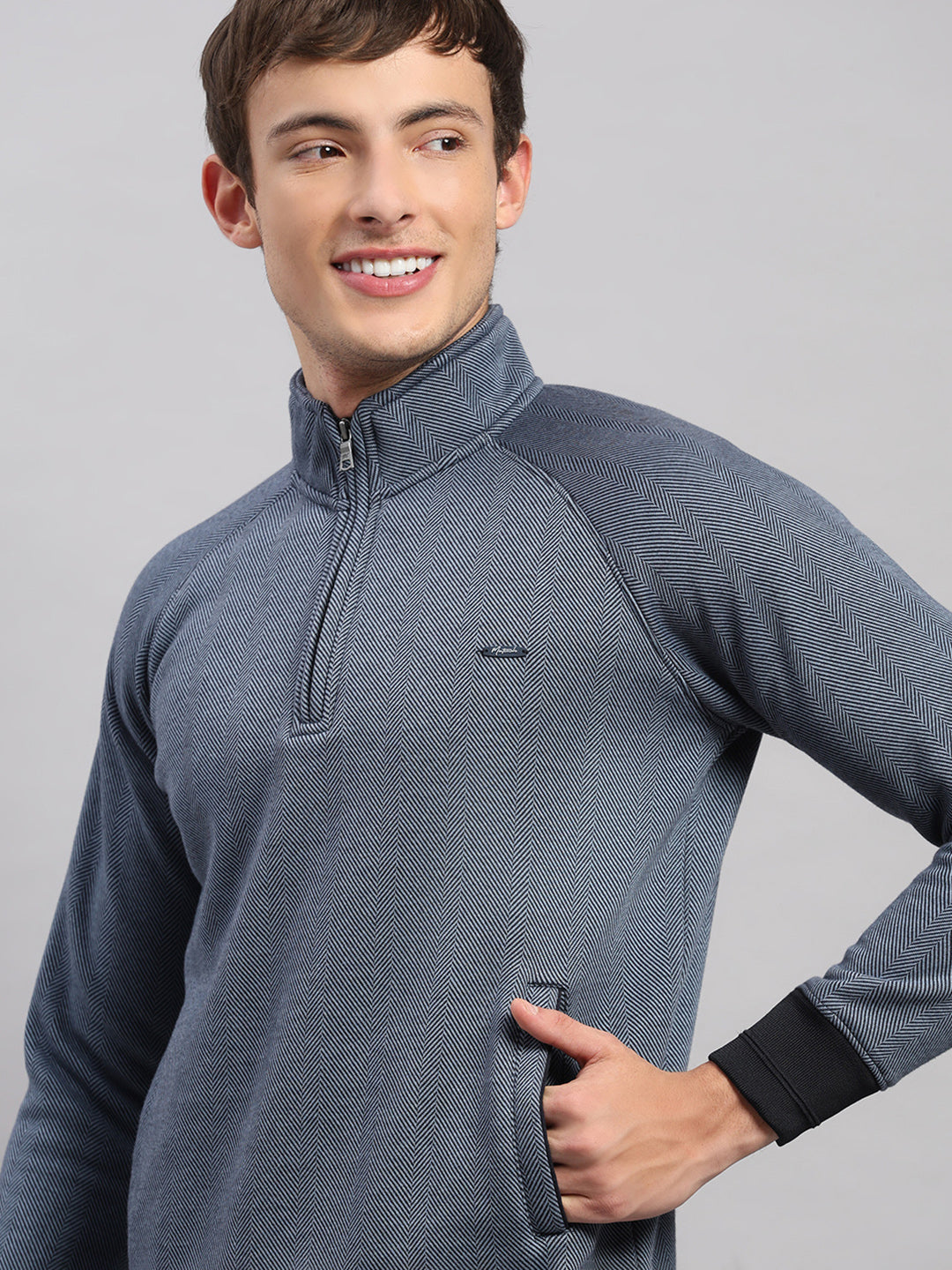 Men Blue Solid Collar Full Sleeve Sweatshirt