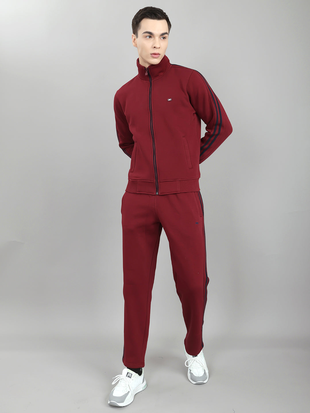 Men Maroon Solid Stand Collar Full Sleeve Winter Tracksuit