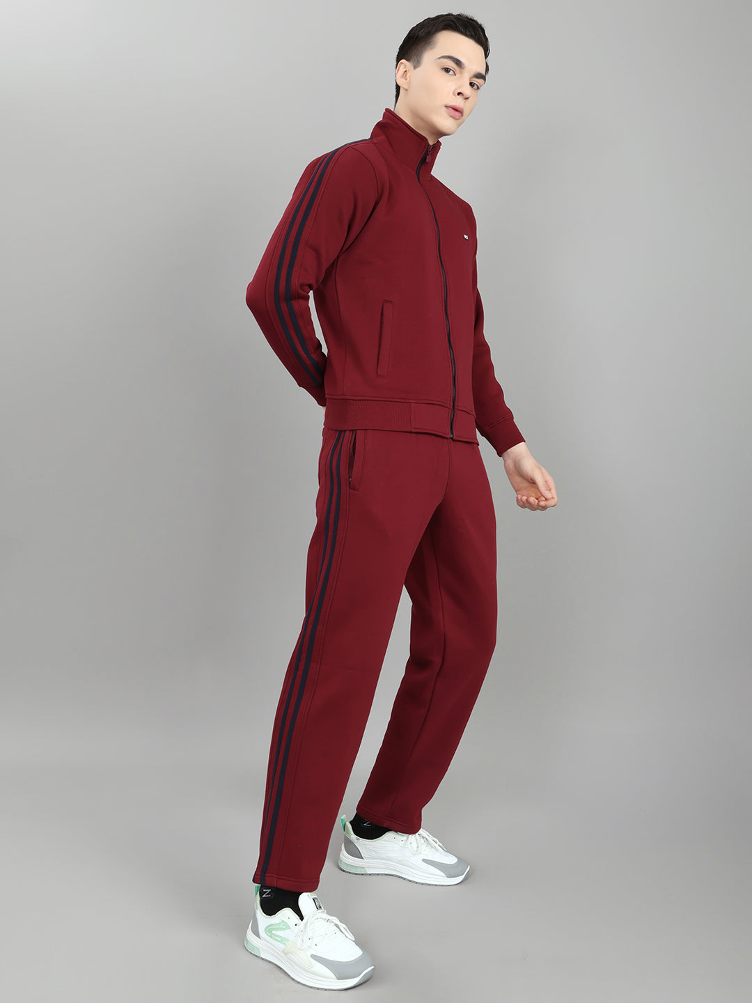 Men Maroon Solid Stand Collar Full Sleeve Winter Tracksuit