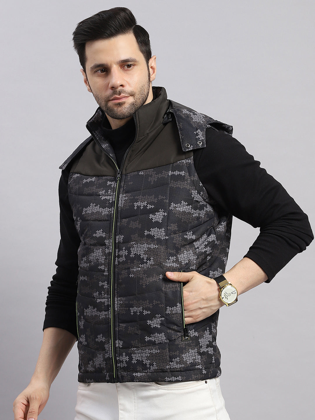 Men Green Solid Hooded Sleeveless Jacket