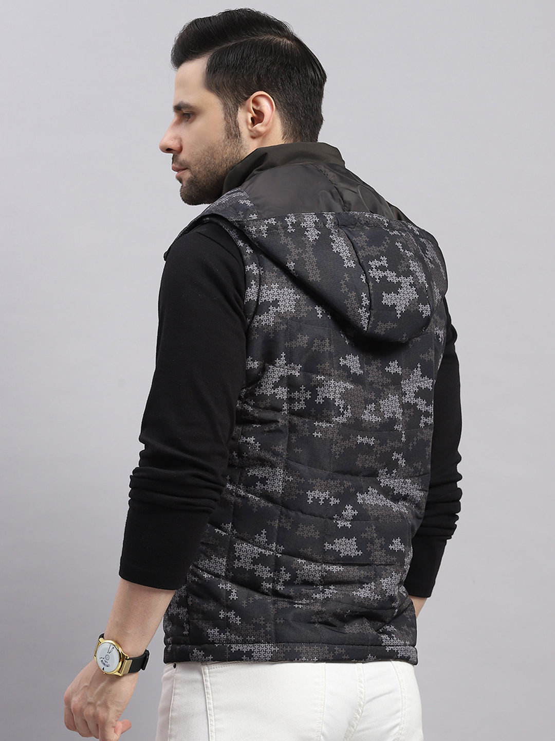 Men Green Solid Hooded Sleeveless Jacket