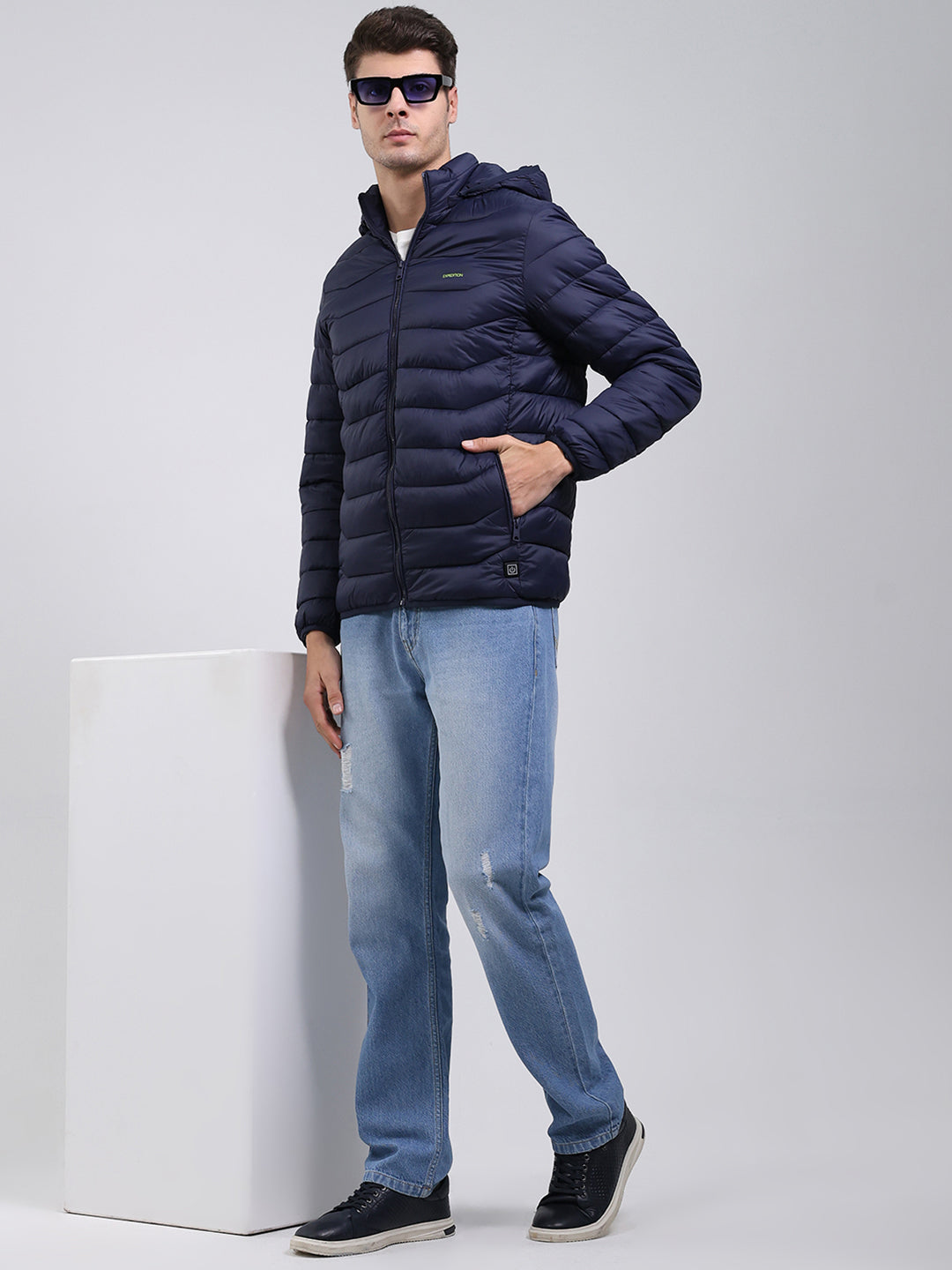 Men Navy Blue Solid Hooded Full Sleeve Heating Jacket