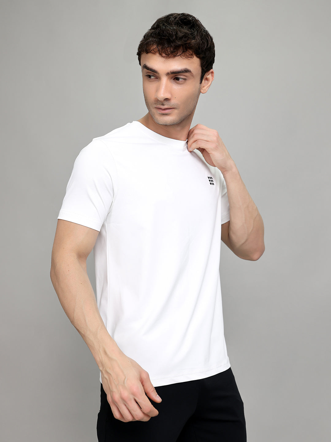 Rock.it Men Off White Solid Round Neck Half Sleeve T-Shirt