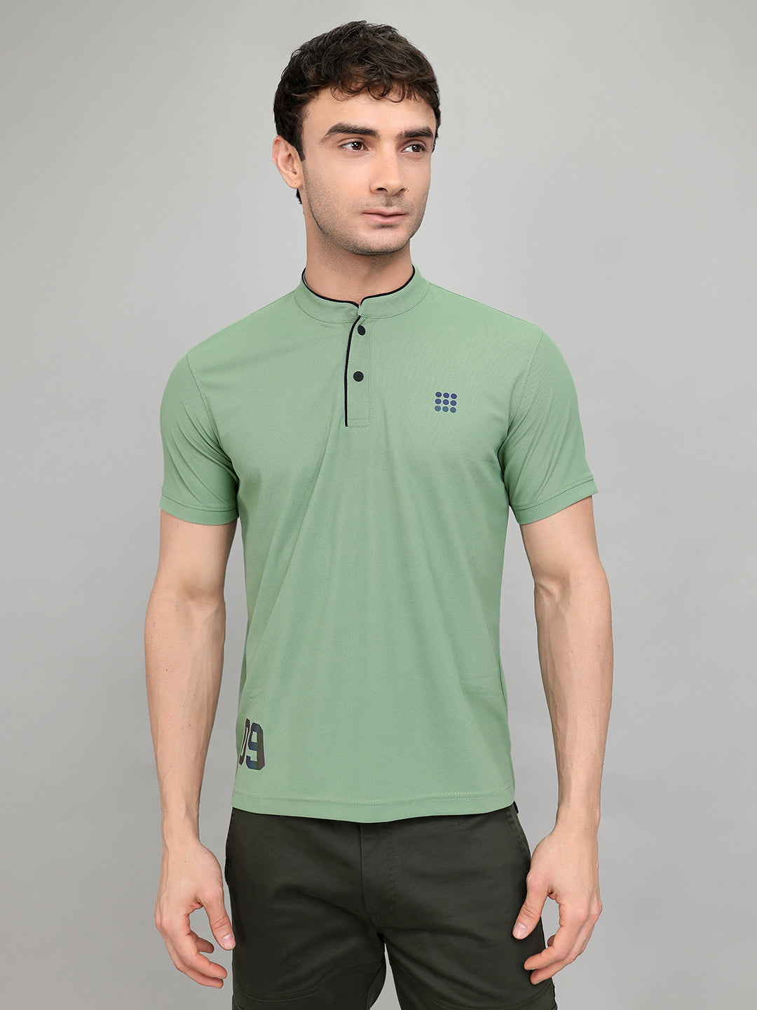 Rock.it Men Light Green Solid Henley Neck Half Sleeve T-Shirt