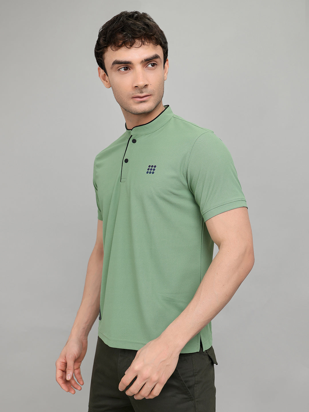 Rock.it Men Light Green Solid Henley Neck Half Sleeve T-Shirt