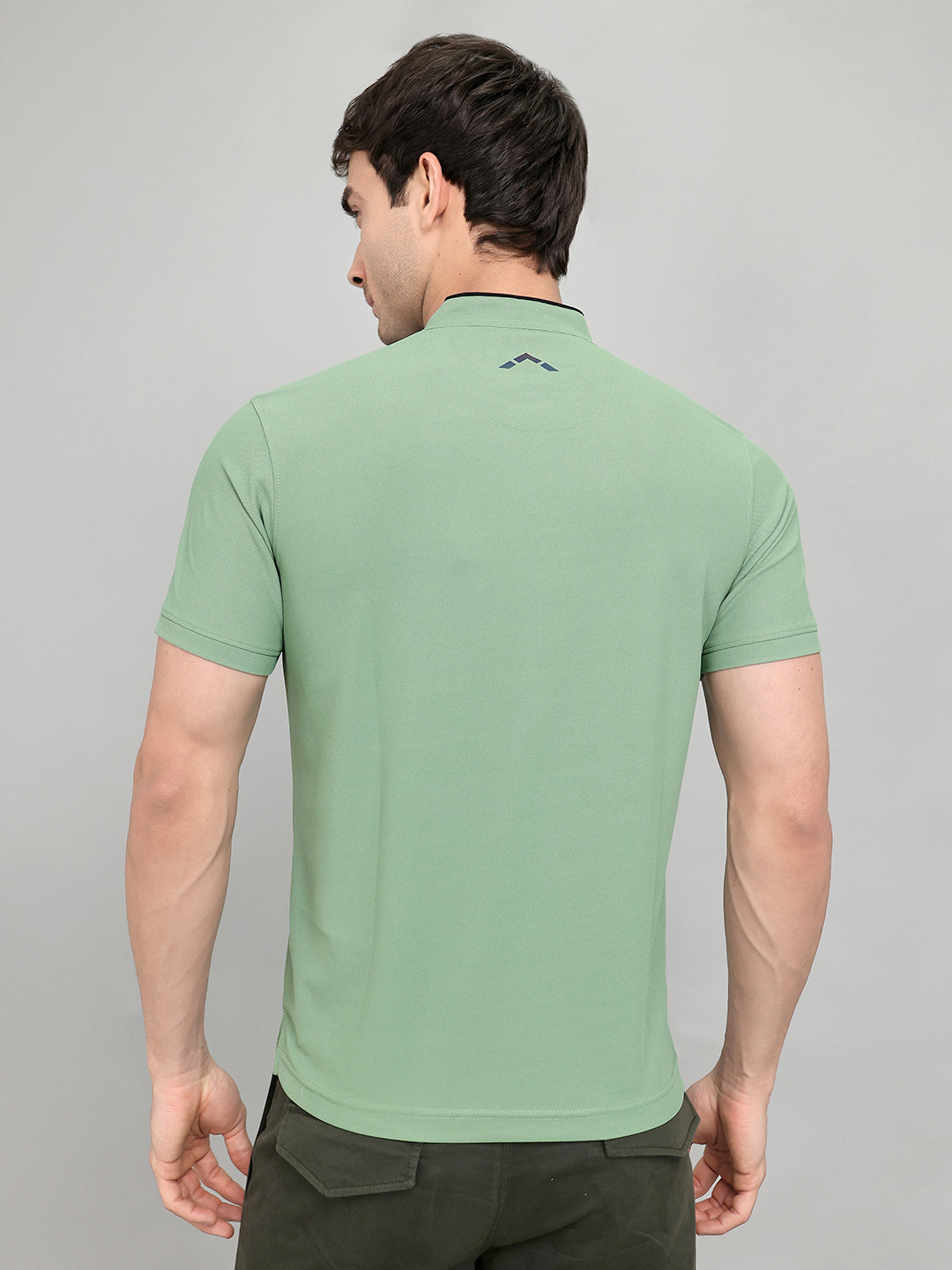 Rock.it Men Light Green Solid Henley Neck Half Sleeve T-Shirt