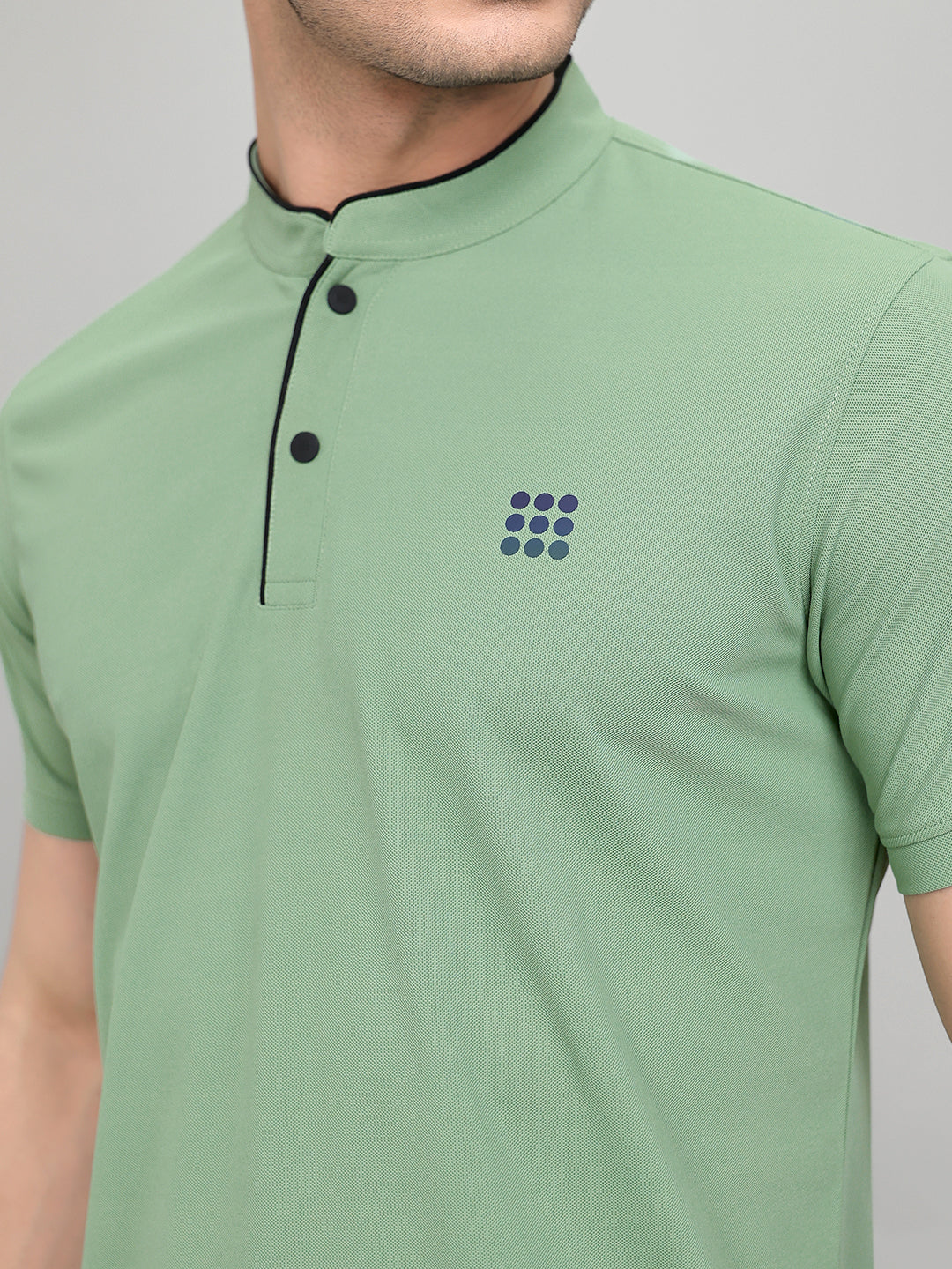 Rock.it Men Light Green Solid Henley Neck Half Sleeve T-Shirt