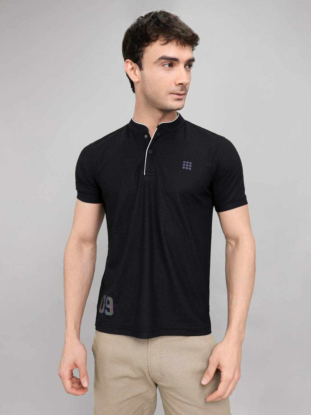 Rock.it Men Black Solid Henley Neck Half Sleeve T-Shirt