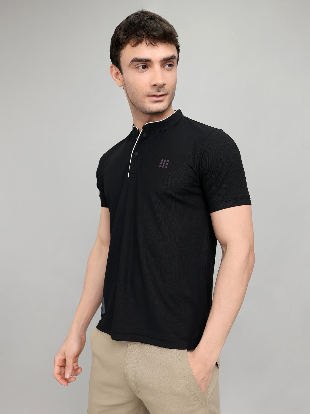 Rock.it Men Black Solid Henley Neck Half Sleeve T-Shirt