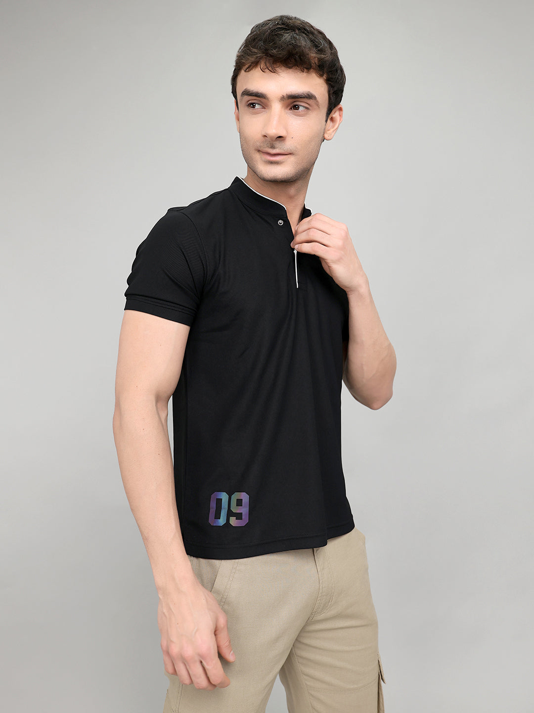 Rock.it Men Black Solid Henley Neck Half Sleeve T-Shirt