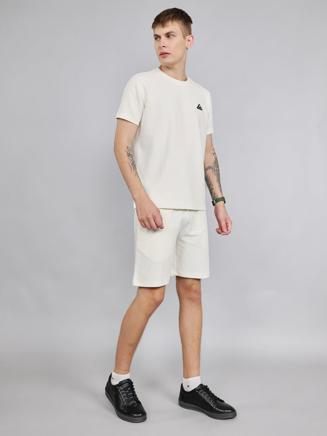 Rock.it Men Off White Self Design Round Neck Half Sleeve Cords Set