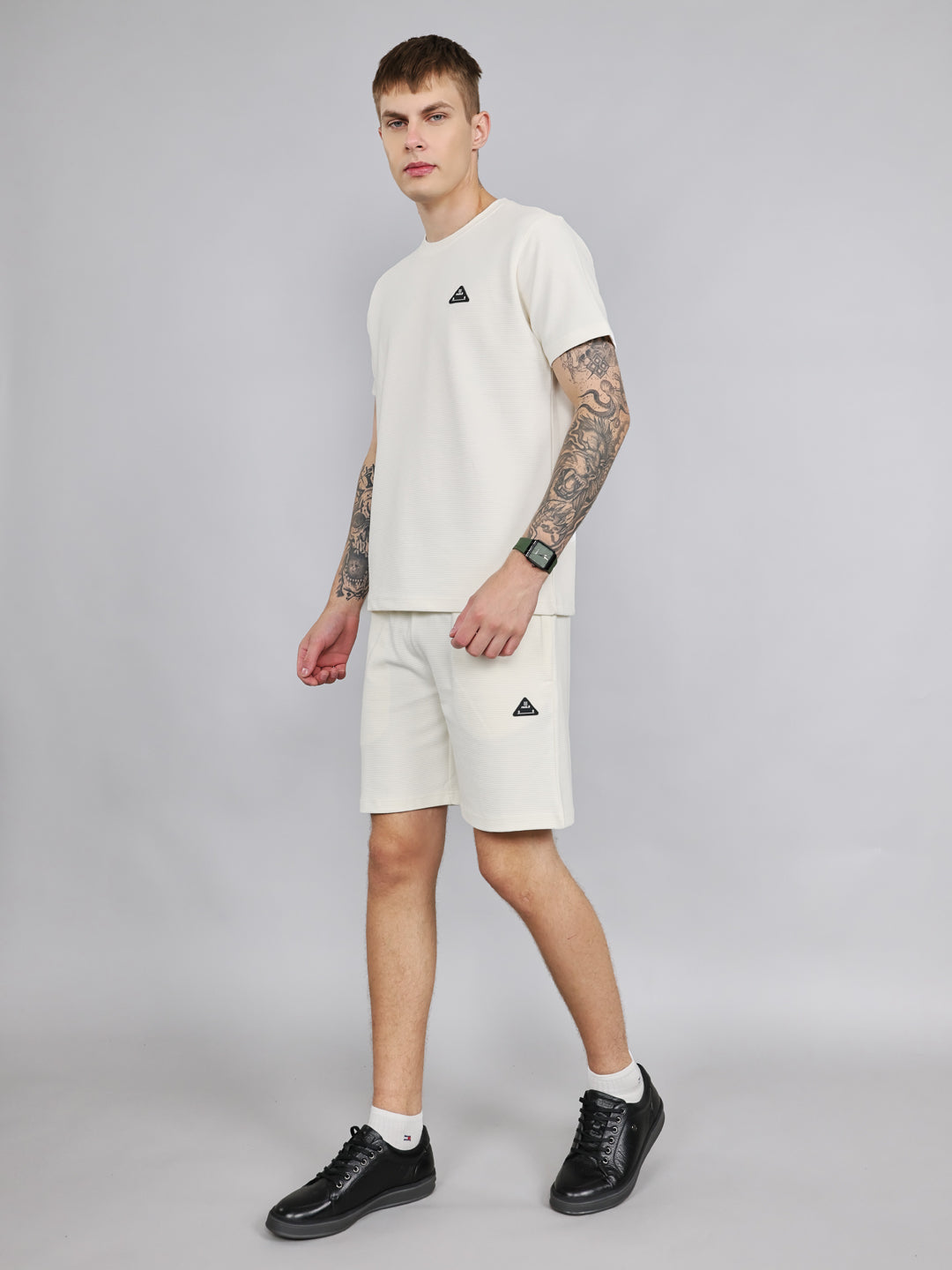 Rock.it Men Off White Self Design Round Neck Half Sleeve Cords Set