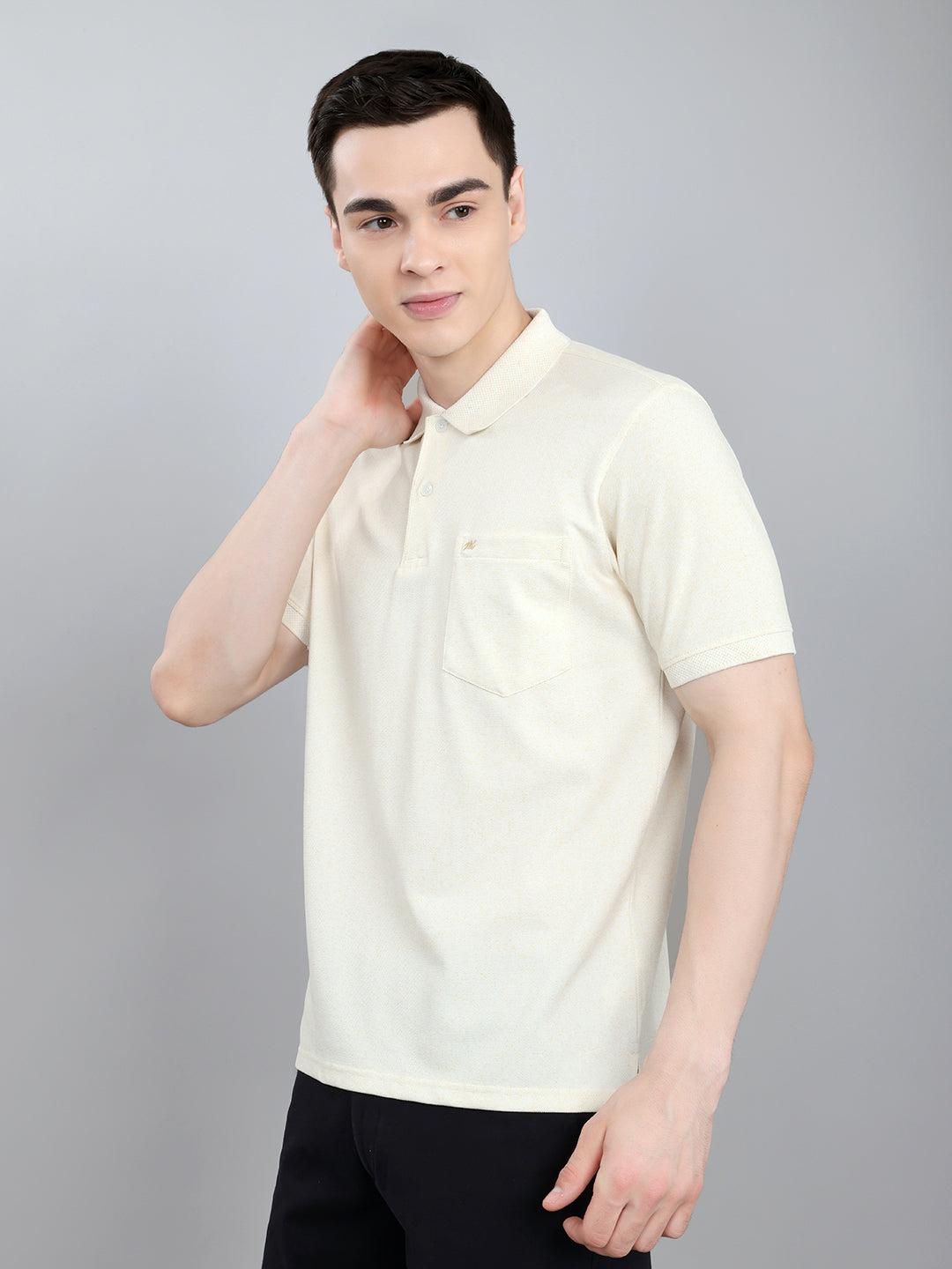 Men Yellow Solid Collar Half Sleeve T-Shirt