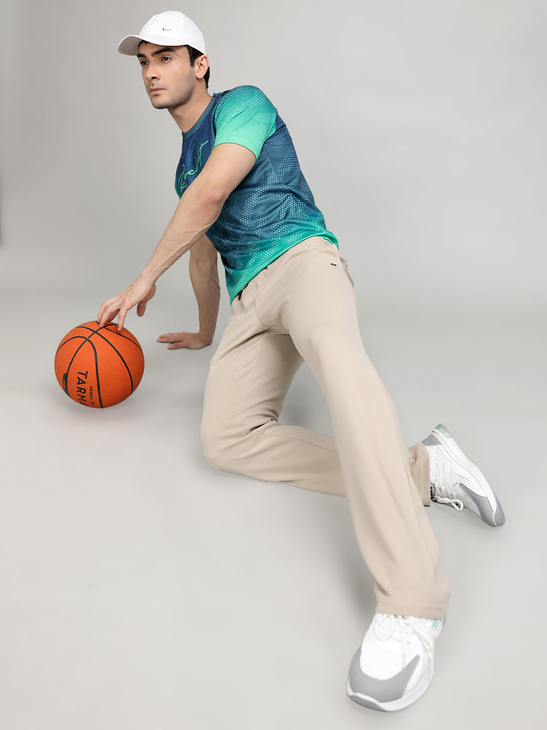 Men Beige Solid Regular Fit Lower