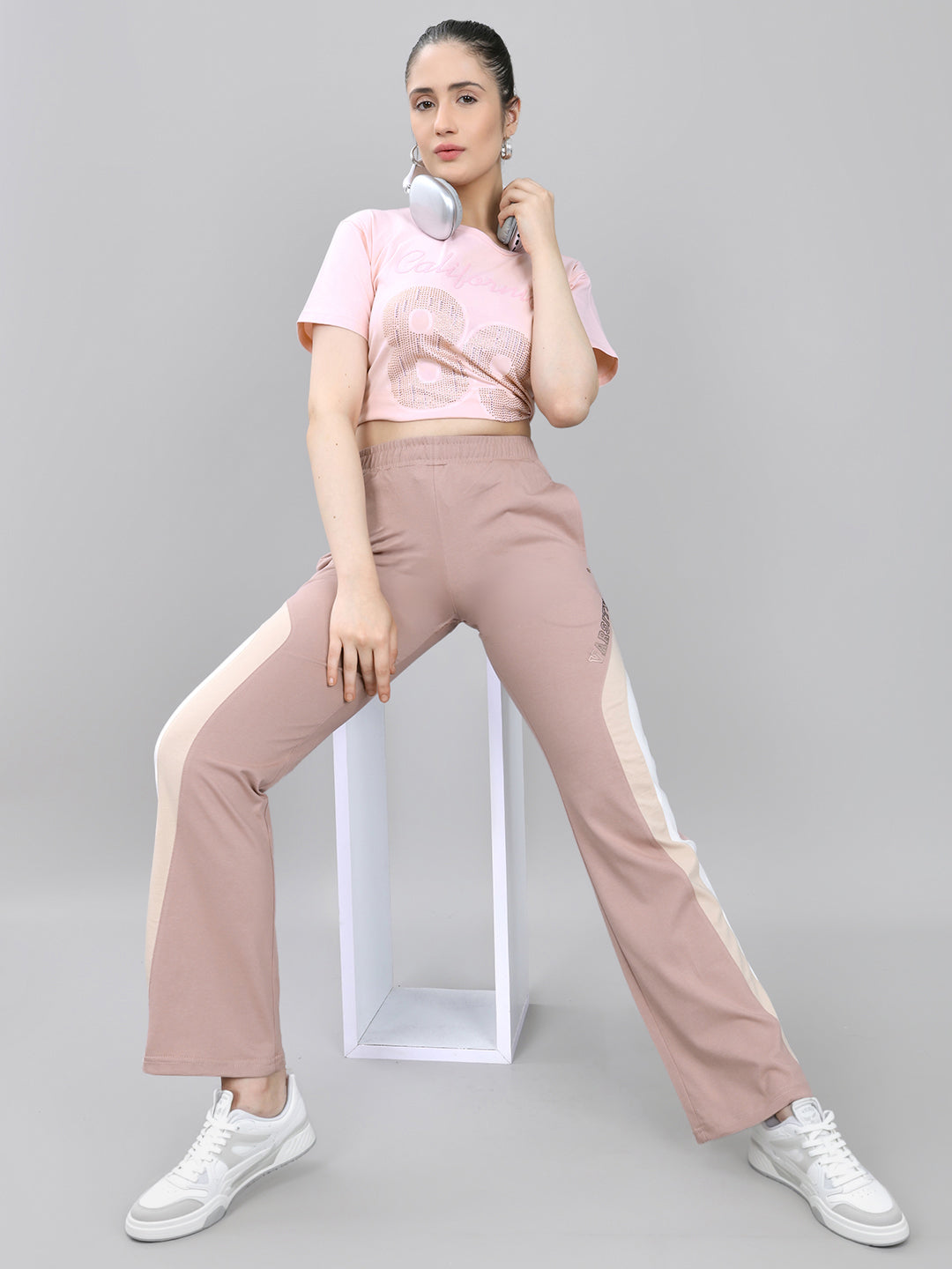Women Mauve Solid Regular Fit Lower