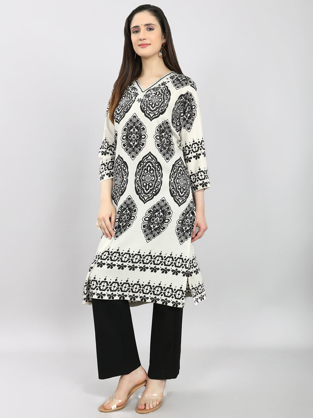 Women Black Printed V Neck Kurti