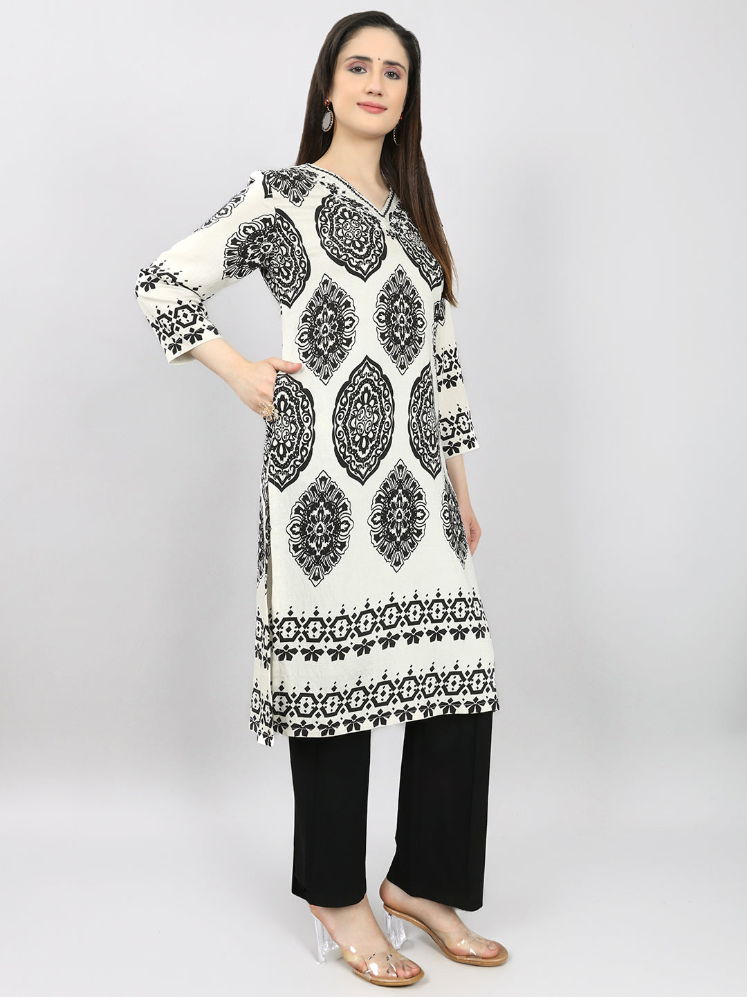 Women Black Printed V Neck Kurti