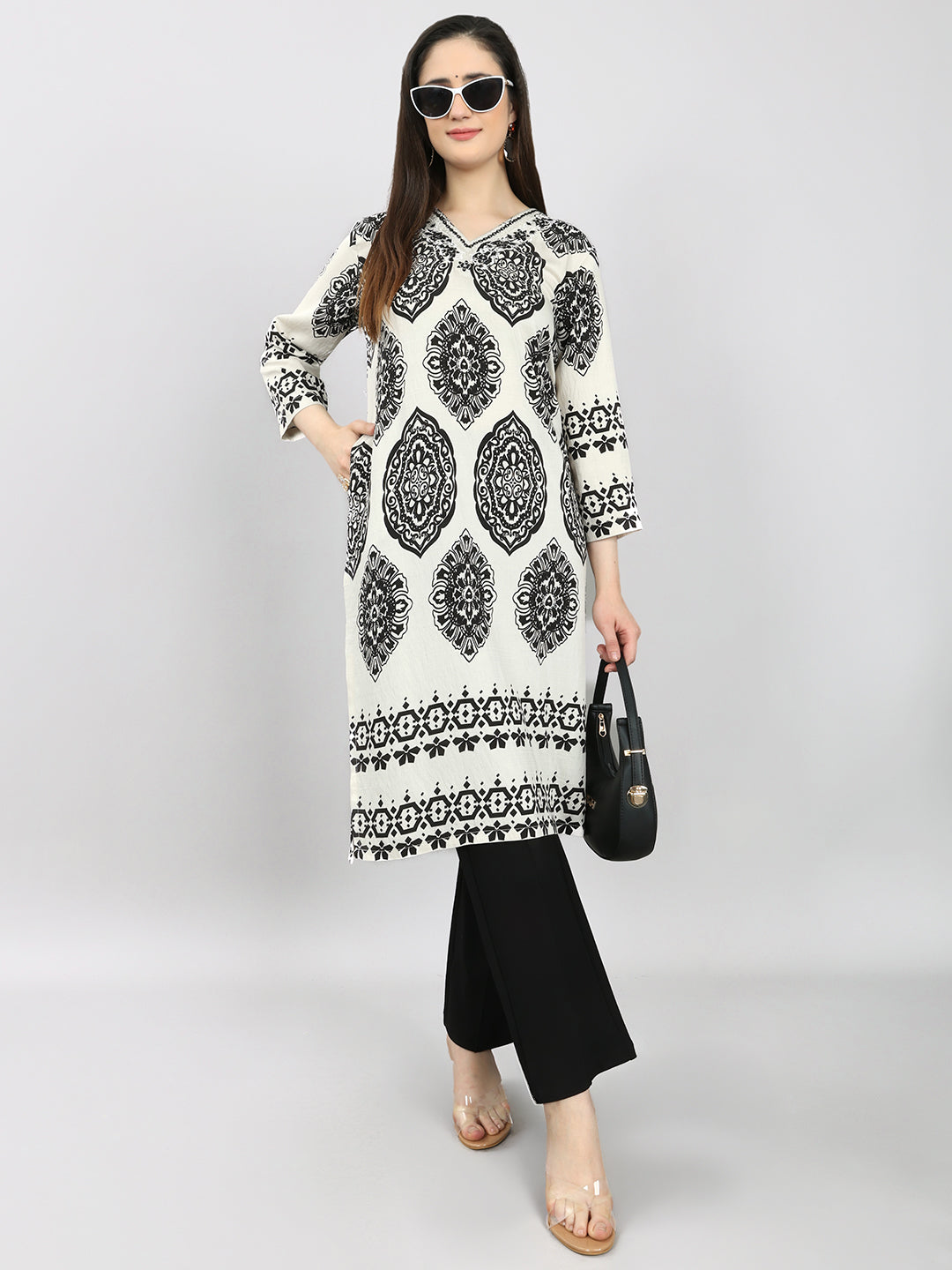 Women Black Printed V Neck Kurti