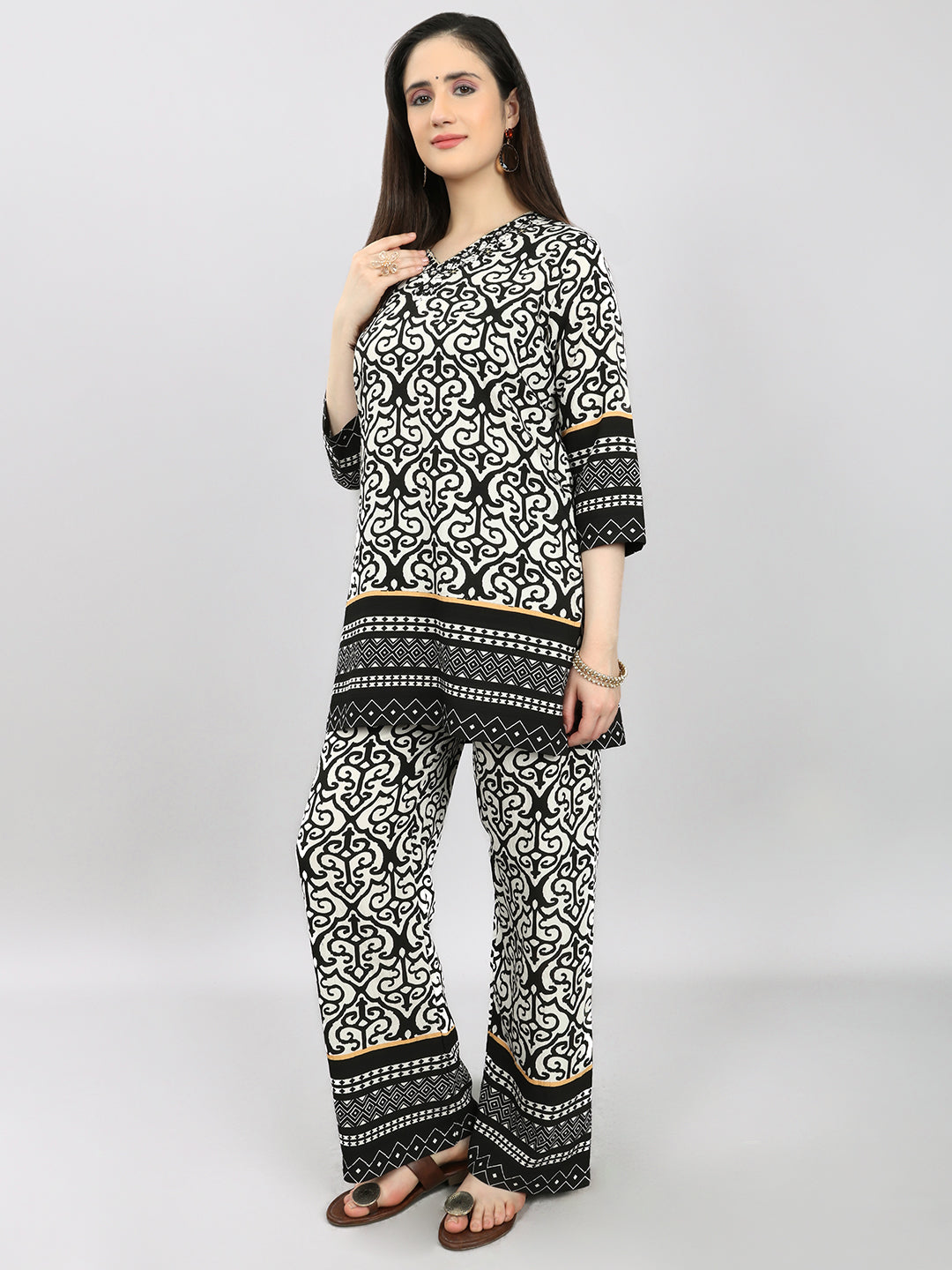 Women Black Printed V Neck Half Sleeve Kurti Set