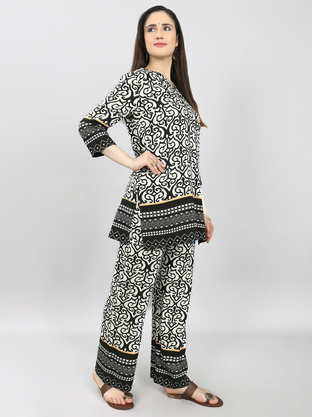 Women Black Printed V Neck Half Sleeve Kurti Set