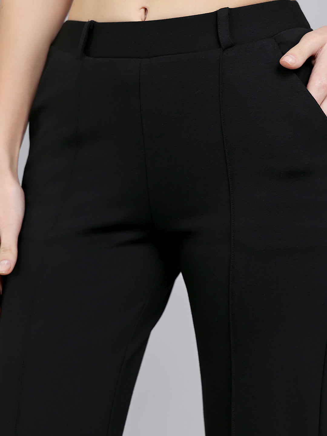Women Black Solid Regular Fit Jegging